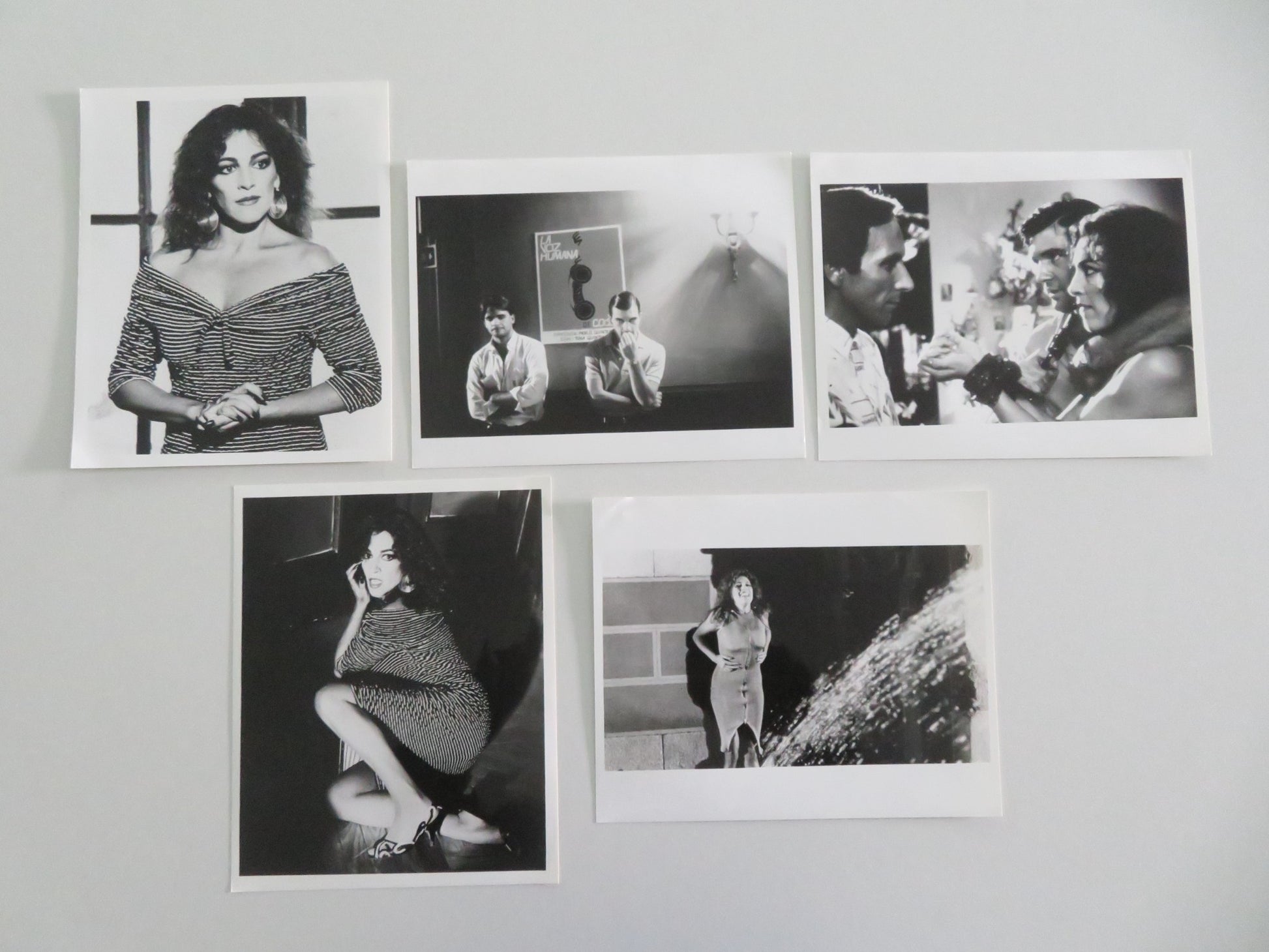 LAW OF DESIRE MOVIE STILL PHOTO LOT OF 5 CARMEN MAURA ANTONIO BANDERAS 1987 - Rendezvous Cinema