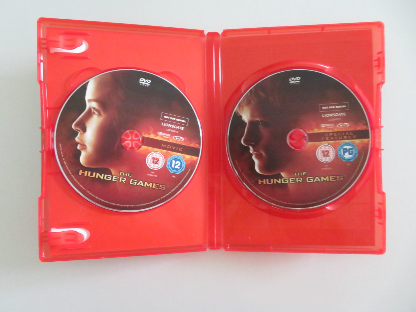 THE HUNGER GAMES - B -  2 DISC DVD SET (DVD) JENNIFER LAWRENCE 2012 REGION 2