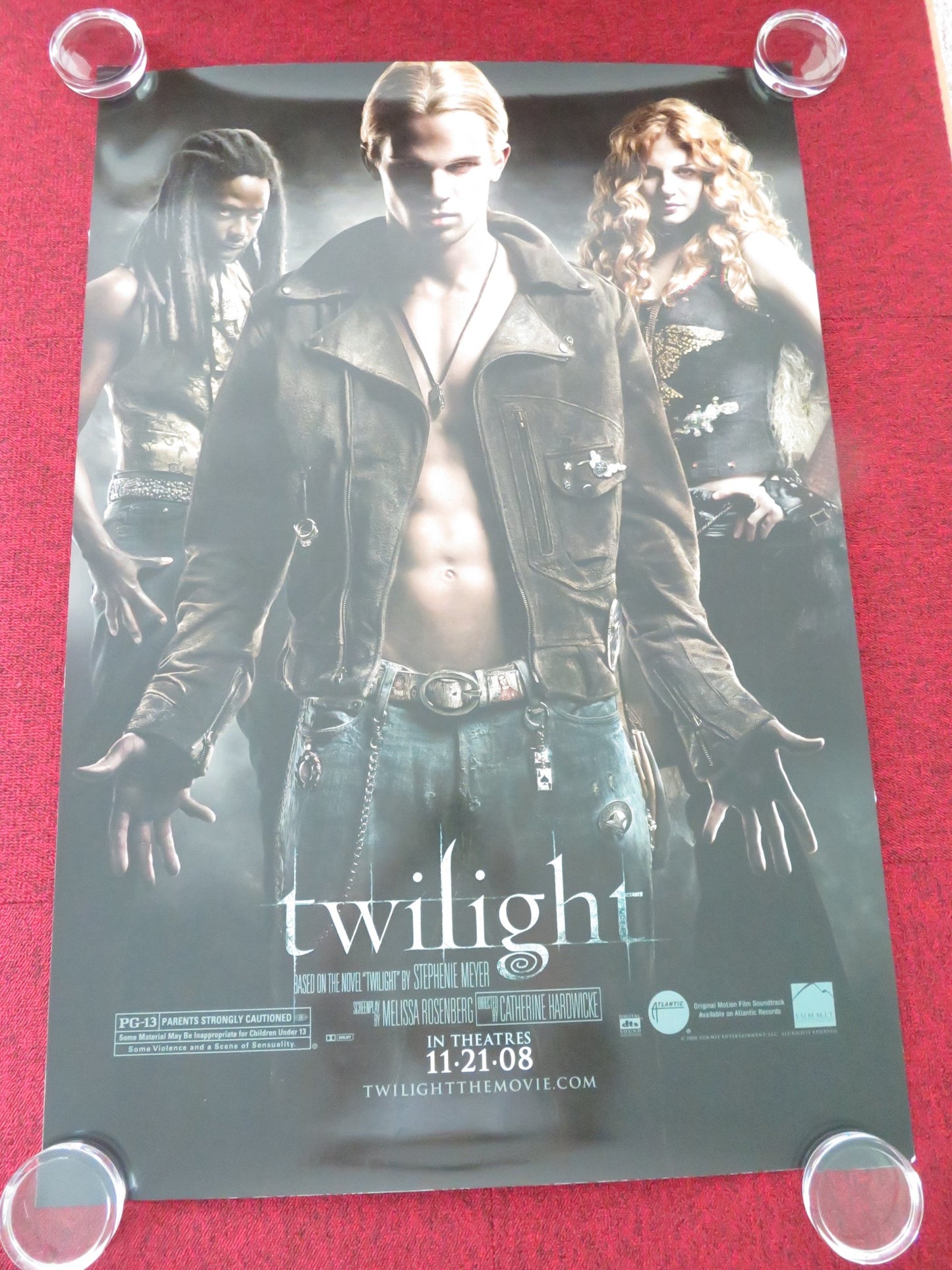 TWILIGHT US ONE SHEET ROLLED POSTER ROBERT PATTINSON KIRSTEN STEWART 2008 - Rendezvous Cinema