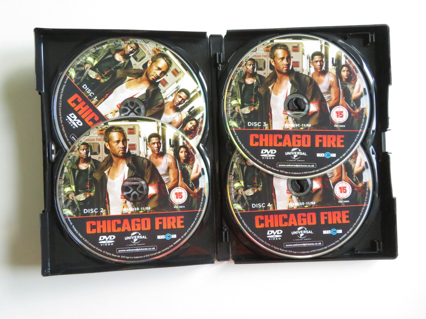 CHICAGO FIRE - SEASON ONE - 6 DISCS (DVD) TAYLOR KINNEY 2013 REGION 2 + 4 - Rendezvous Cinema