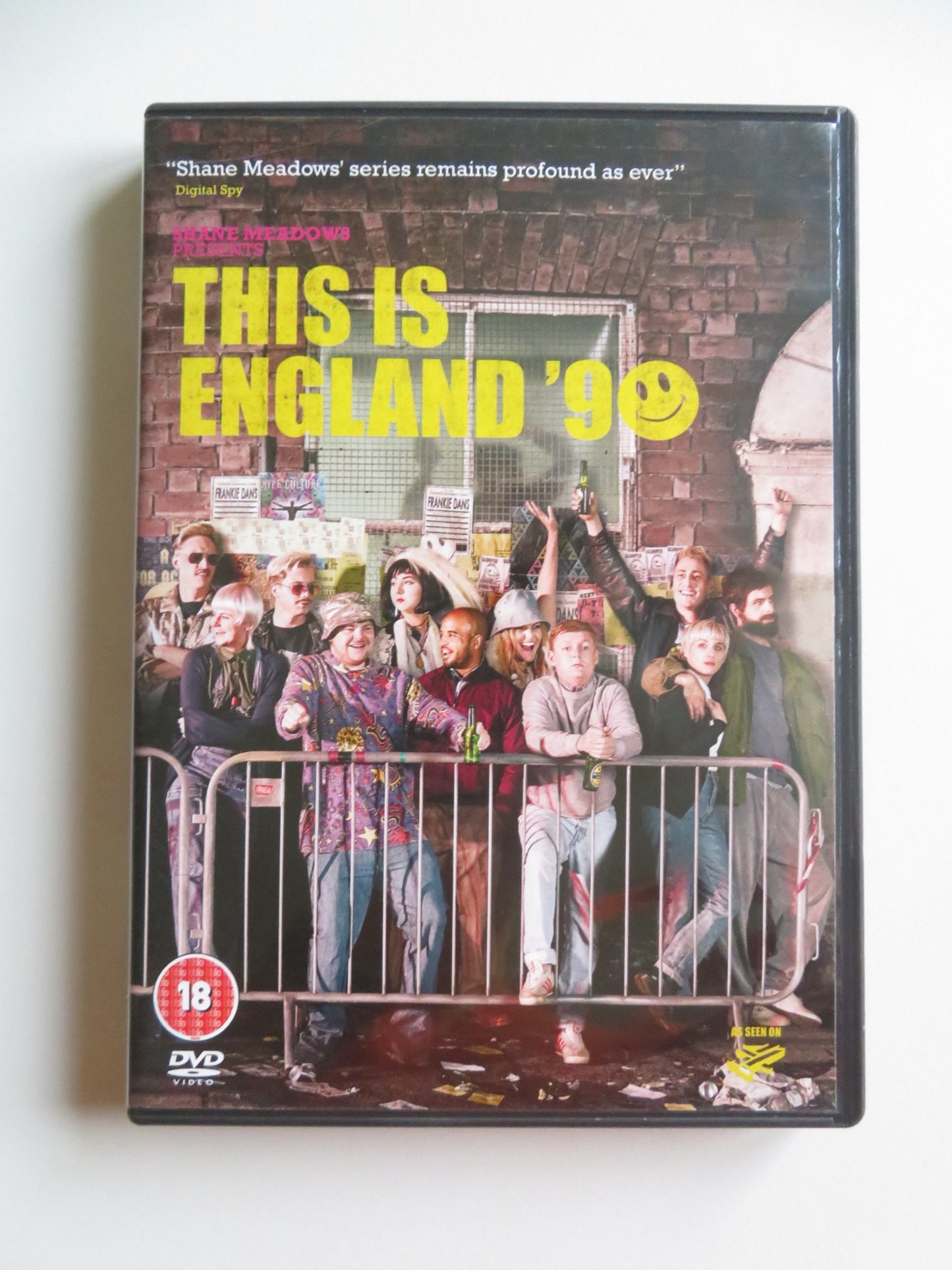 THIS IS ENGLAND '90 - 2 DISCS (DVD) VICKY MCCLURE JOE GILGUN 2015 REGION 2