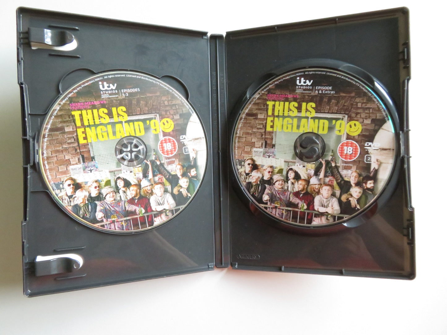 THIS IS ENGLAND '90 - 2 DISCS (DVD) VICKY MCCLURE JOE GILGUN 2015 REGION 2