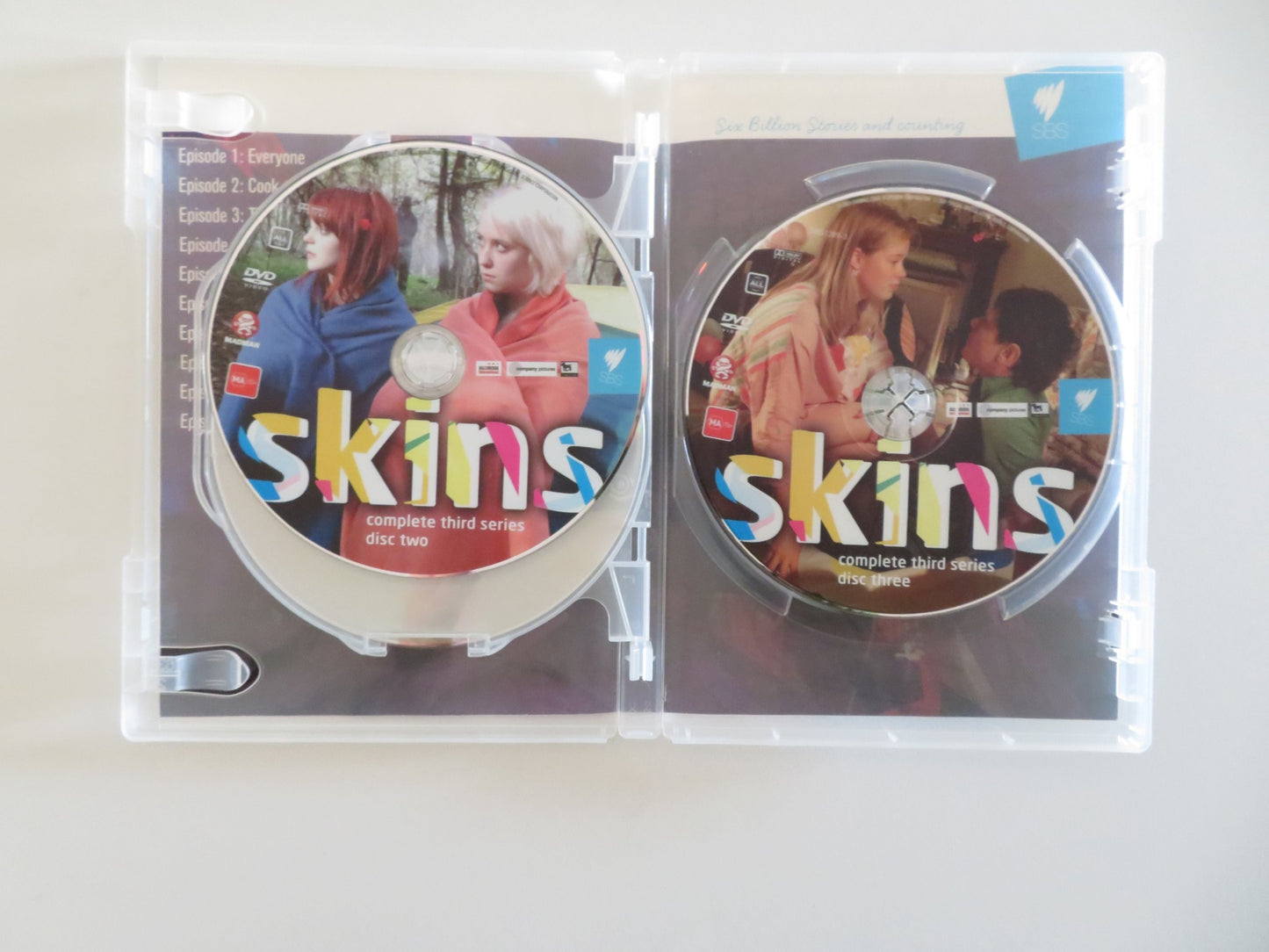 SKINS COMPLETE THIRD SERIES - 3 DISCS (DVD) NICHOLAS HOULT 2009 REGION ALL