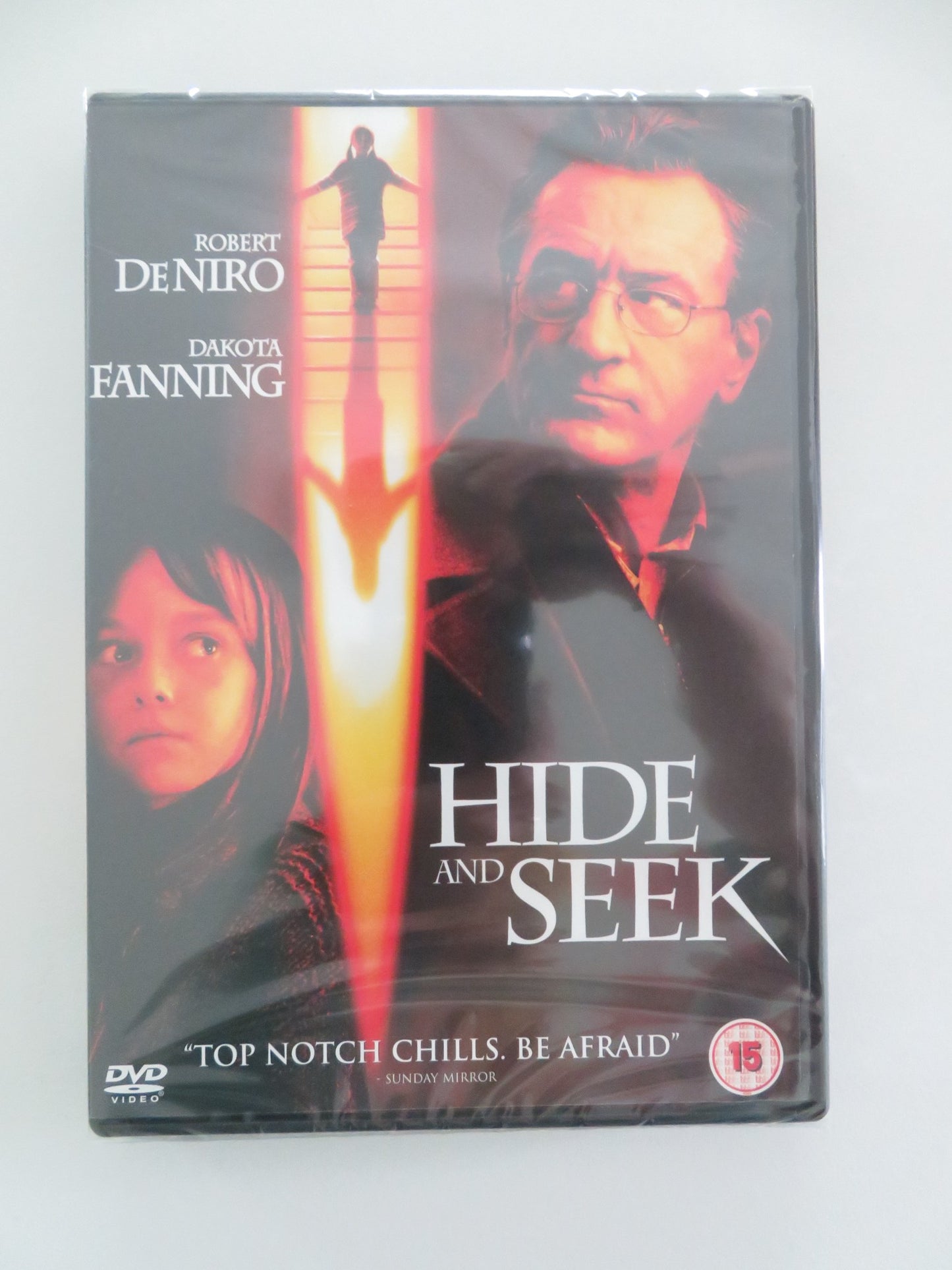 HIDE AND SEEK (DVD) ROBERT DE NIRO DAKOTA FANNING 2005 REGION 2 - Rendezvous Cinema