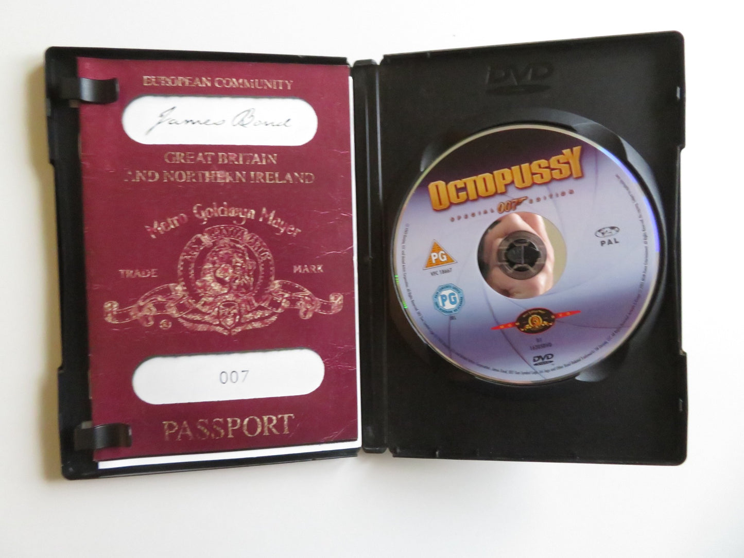 OCTOPUSSY - SPECIAL EDITION (DVD) 007 JAMES BOND ROGER MOORE 1983 REGION 2