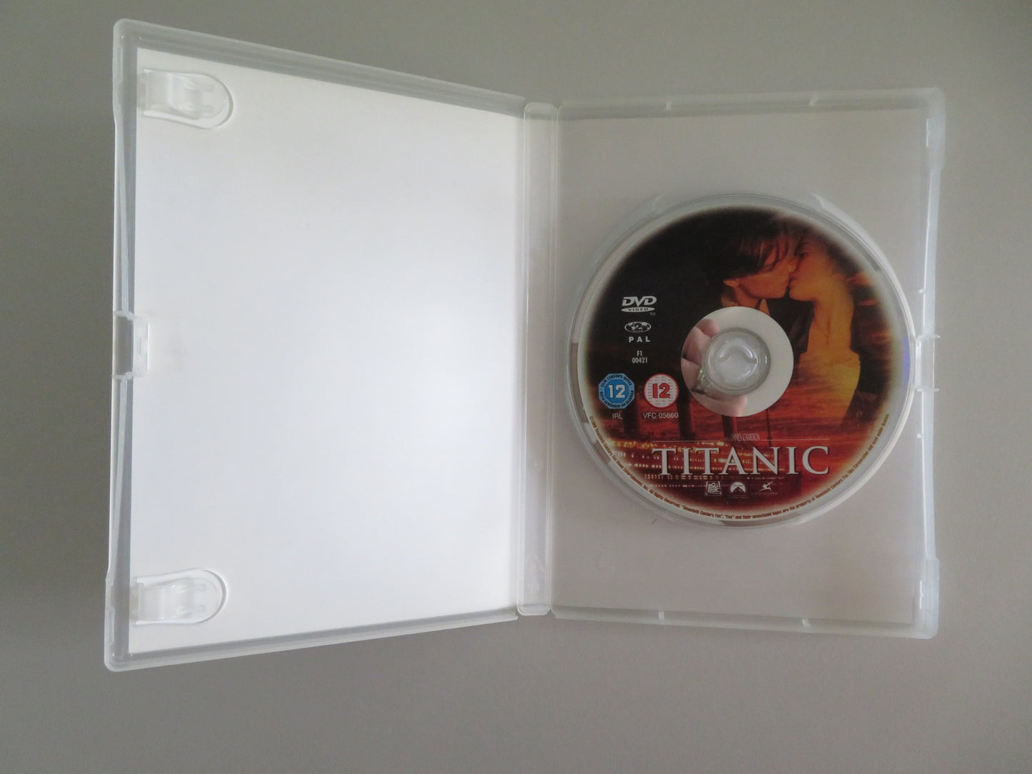 TITANIC (DVD) LEONARDO DECAPRIO KATE WINSLET 1997 REGION 2 - Rendezvous Cinema