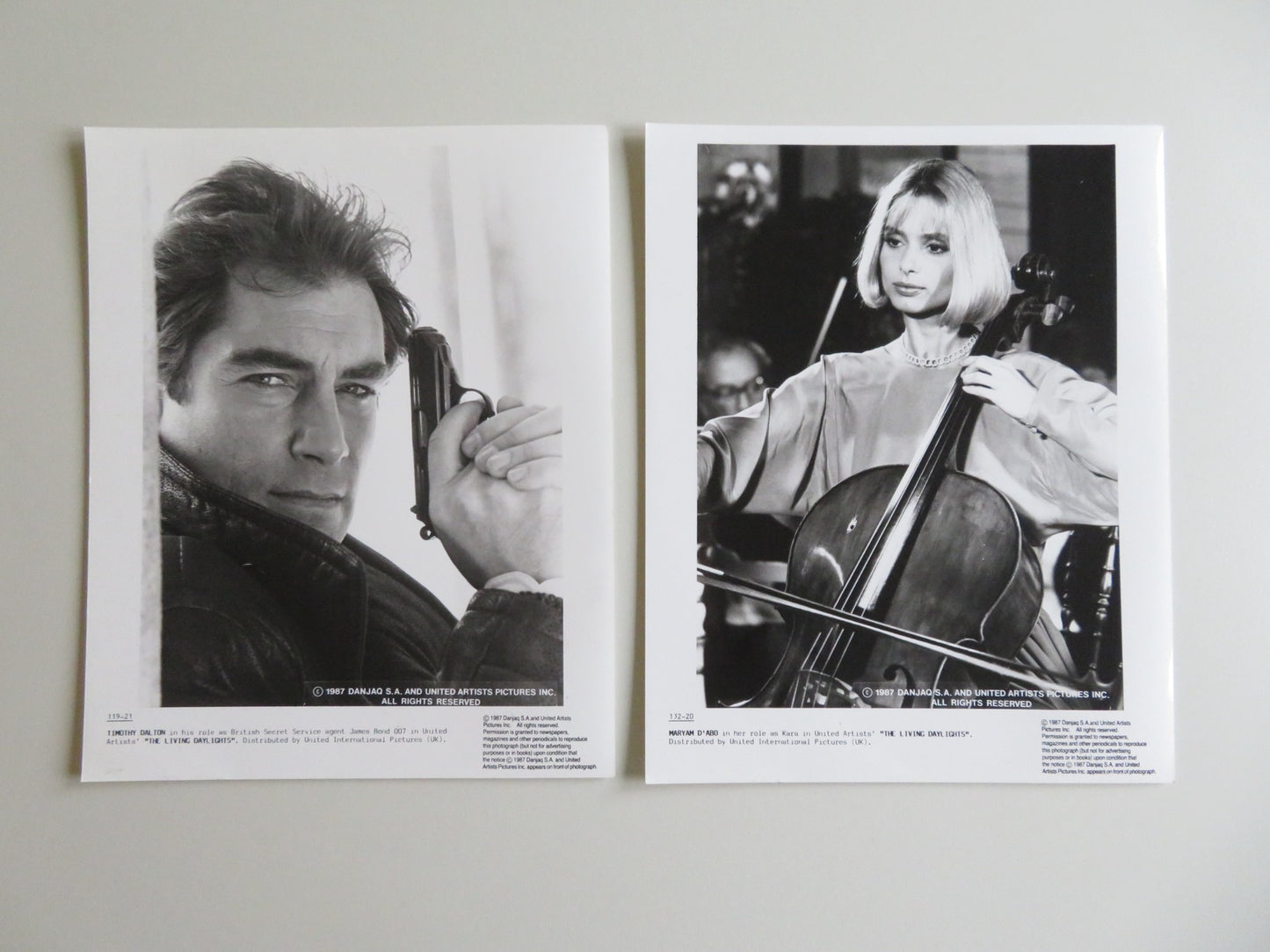 THE LIVING DAYLIGHTS MOVIE STILL PHOTO LOT OF 2 JAMES BOND TIMOTHY DALTON 1987