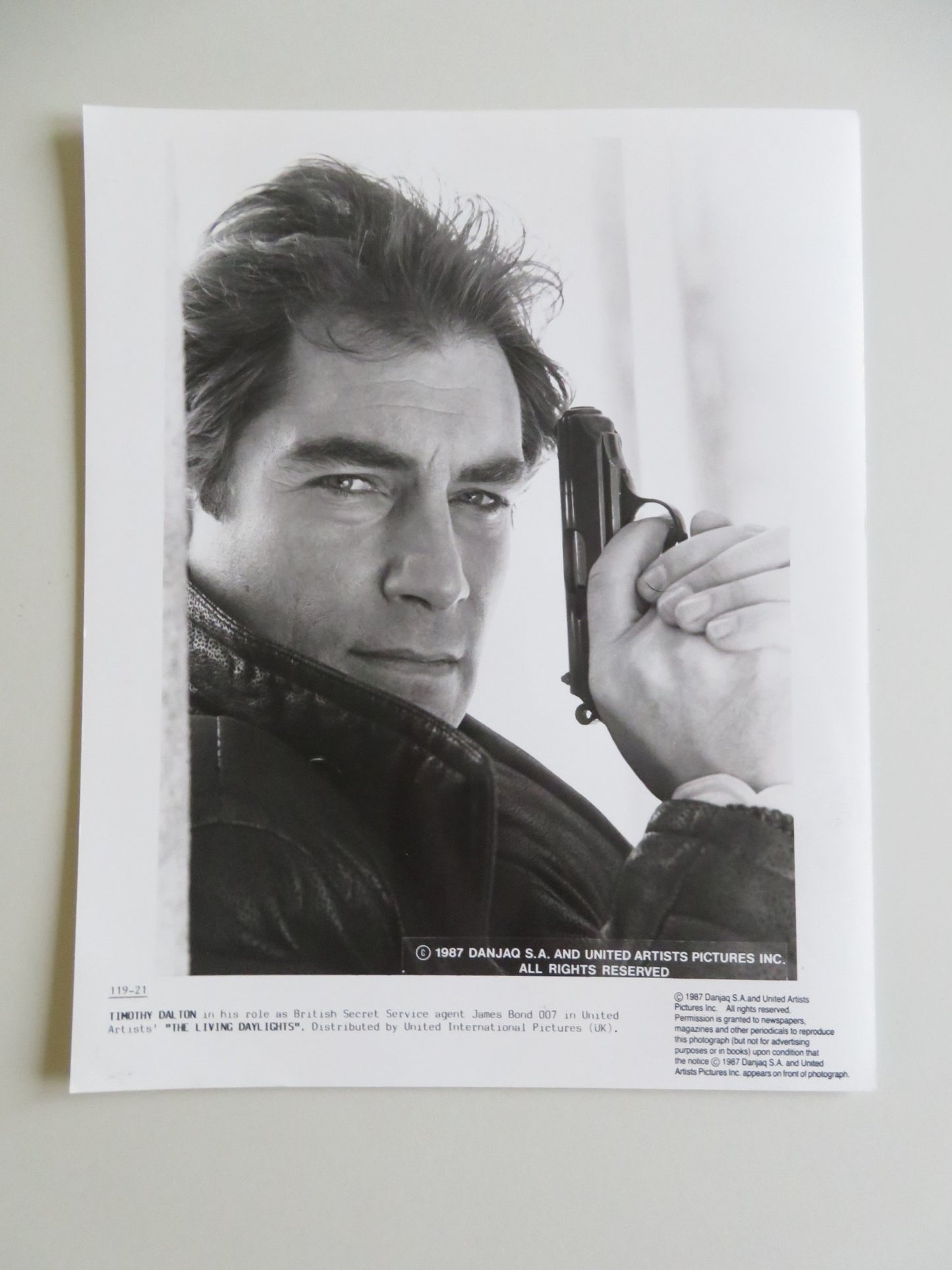 THE LIVING DAYLIGHTS MOVIE STILL PHOTO LOT OF 2 JAMES BOND TIMOTHY DALTON 1987