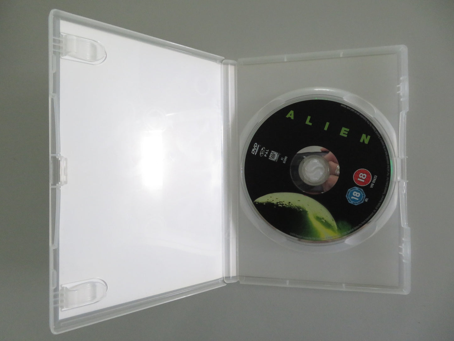 ALIEN (DVD) SIGOURNEY WEAVER JOHN HURT 1979 REGION 2