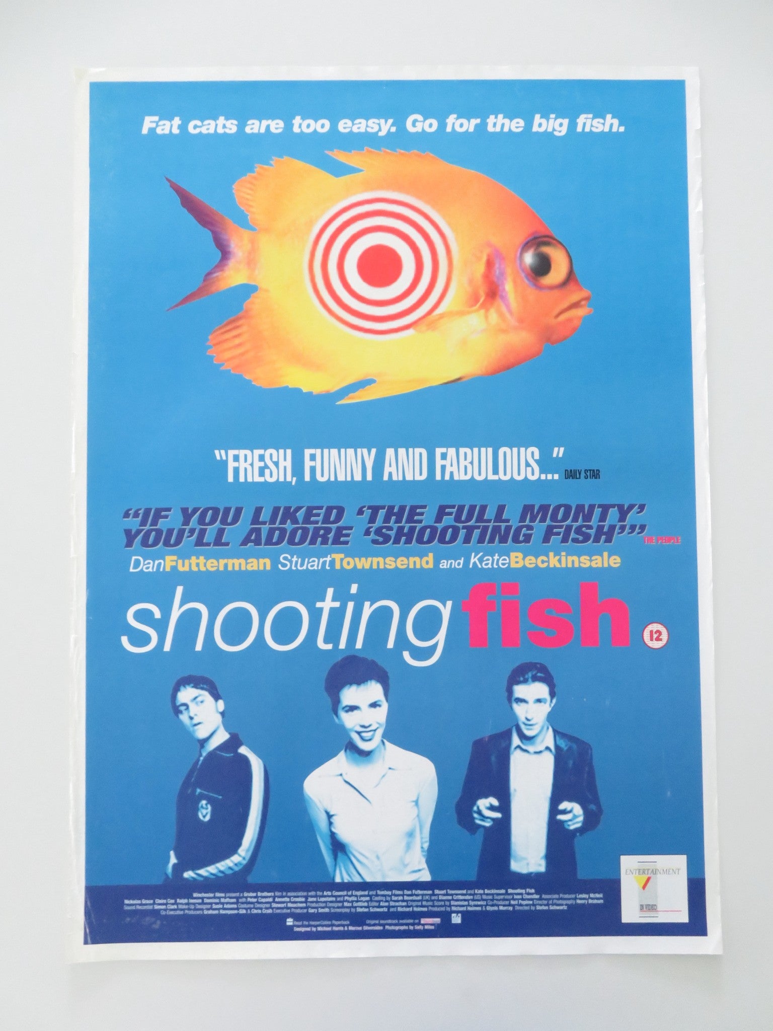 SHOOTING FISH VHS VIDEO POSTER ROLLED KATE BECKINSALE STUART TOWNSEND 1997 - Rendezvous Cinema