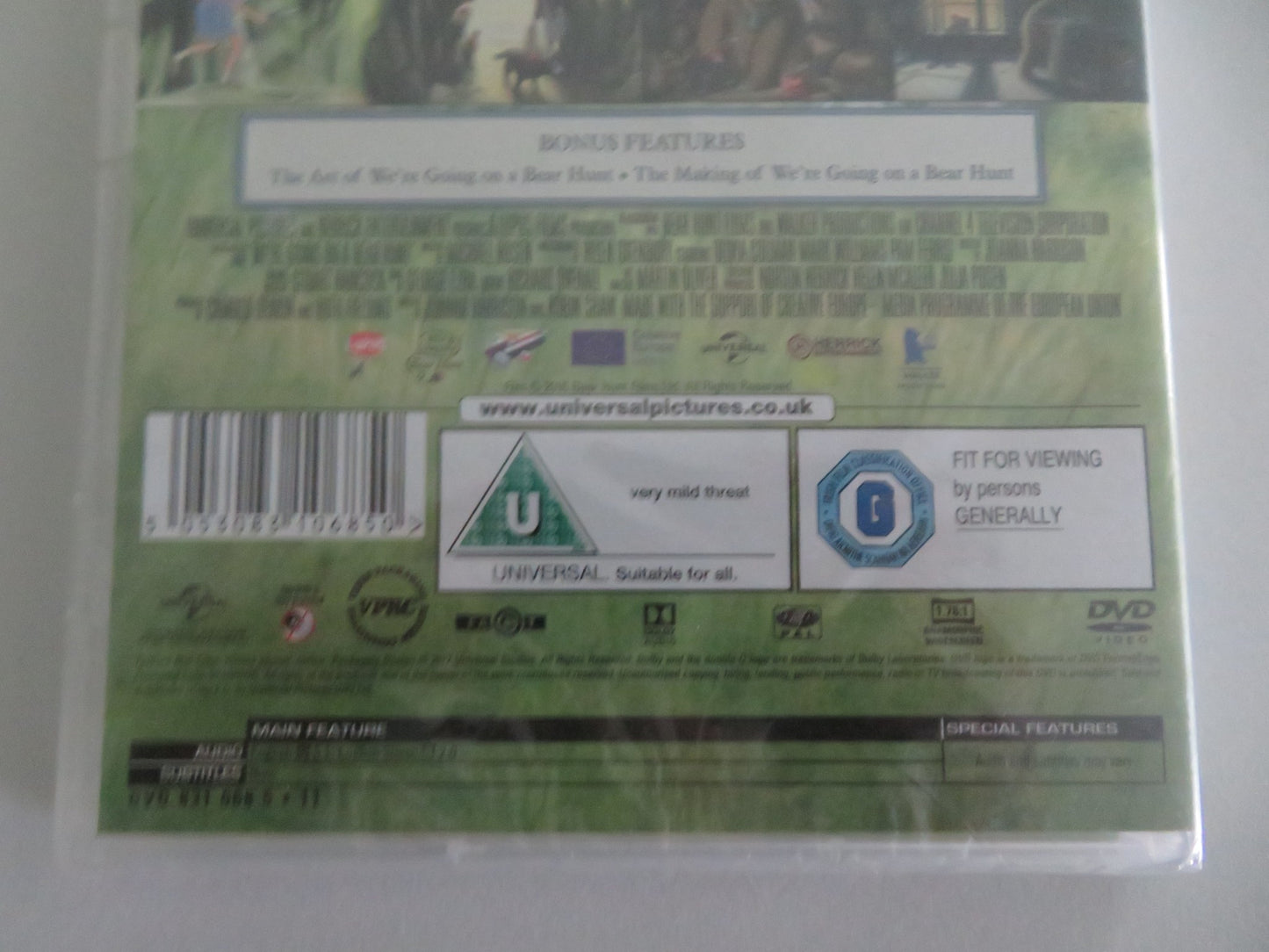 WE'RE GOING ON A BEAR HUNT (DVD) OLIVIA COLMAN PAM FERRIS 2016 REGION 2,4