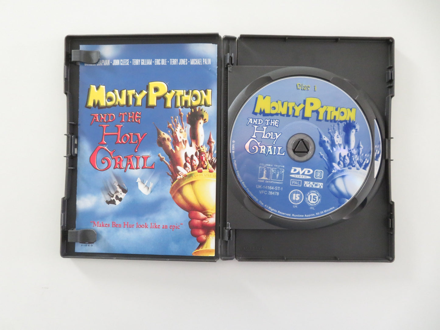 MONTY PYTHON AND THE HOLY GRAIL (DVD) GRAHAM CHAPMAN JOHN CLEESE 1975 REGION 2 - Rendezvous Cinema