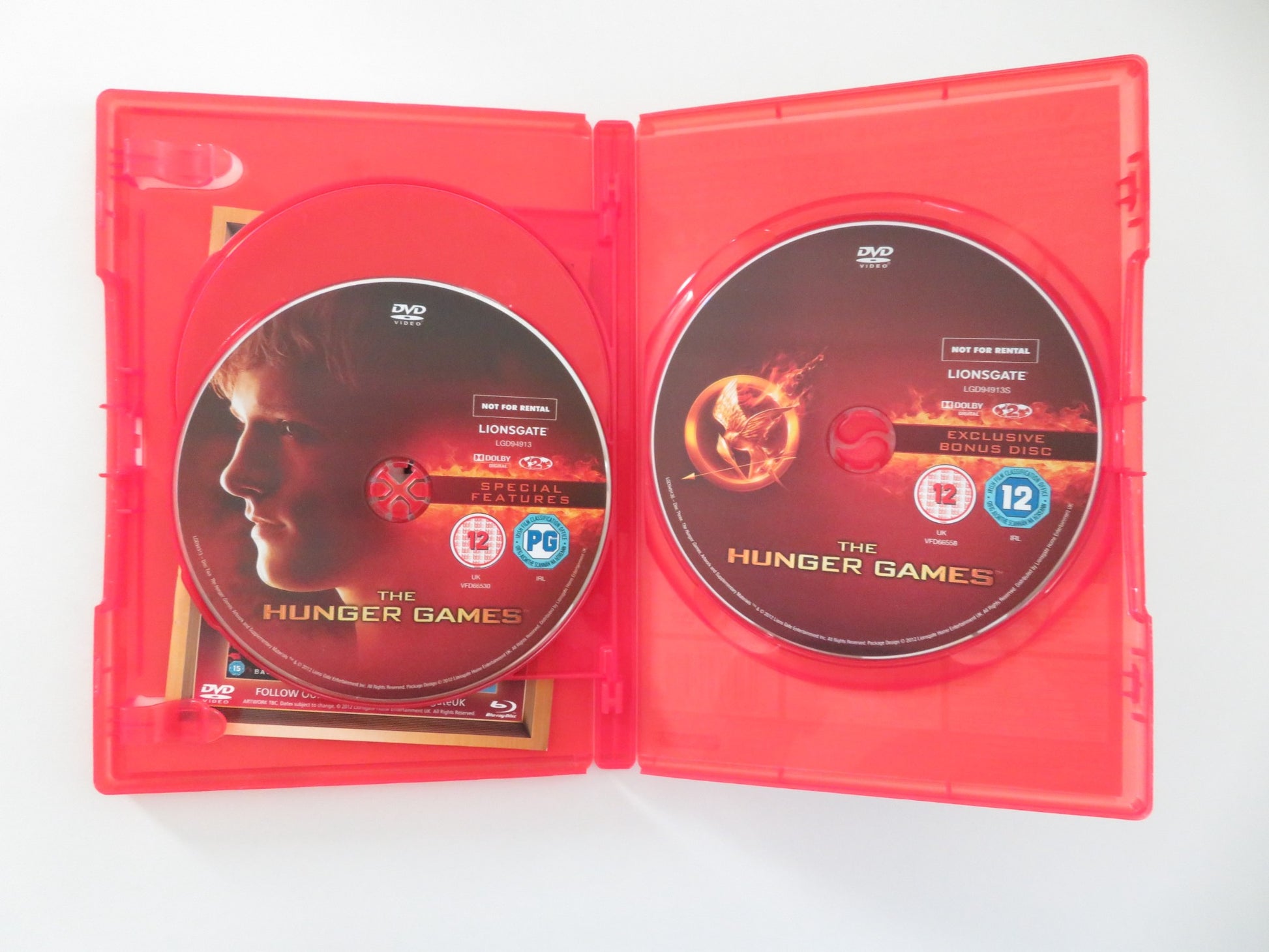 THE HUNGER GAMES (DVD) JENNIFER LAWRENCE STANLEY TUCCI 2012 REGION 2 - Rendezvous Cinema