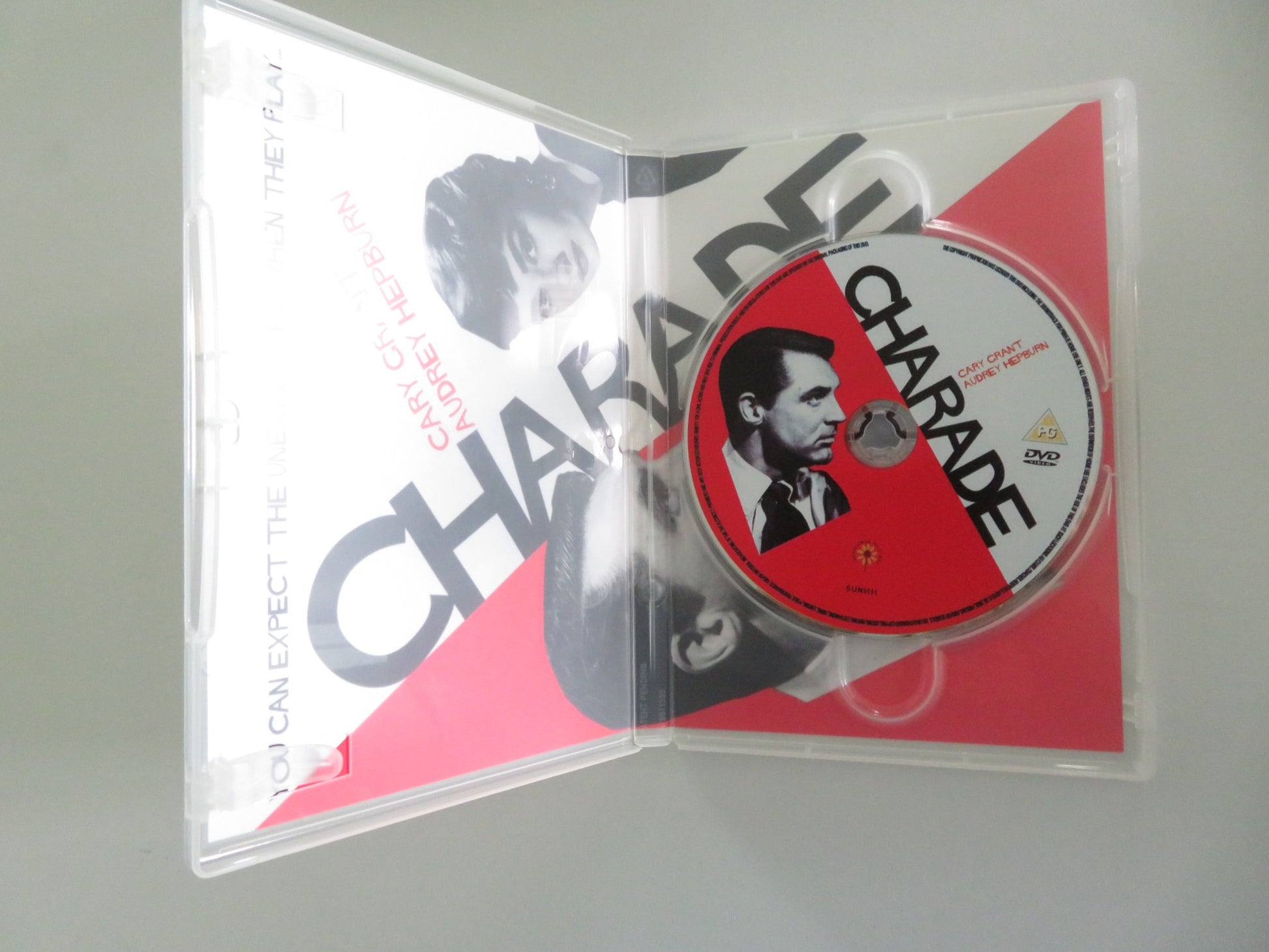CHARADE - B (DVD) CARY GRANT AUDREY HEPBURN 1963 REGION FREE - Rendezvous Cinema