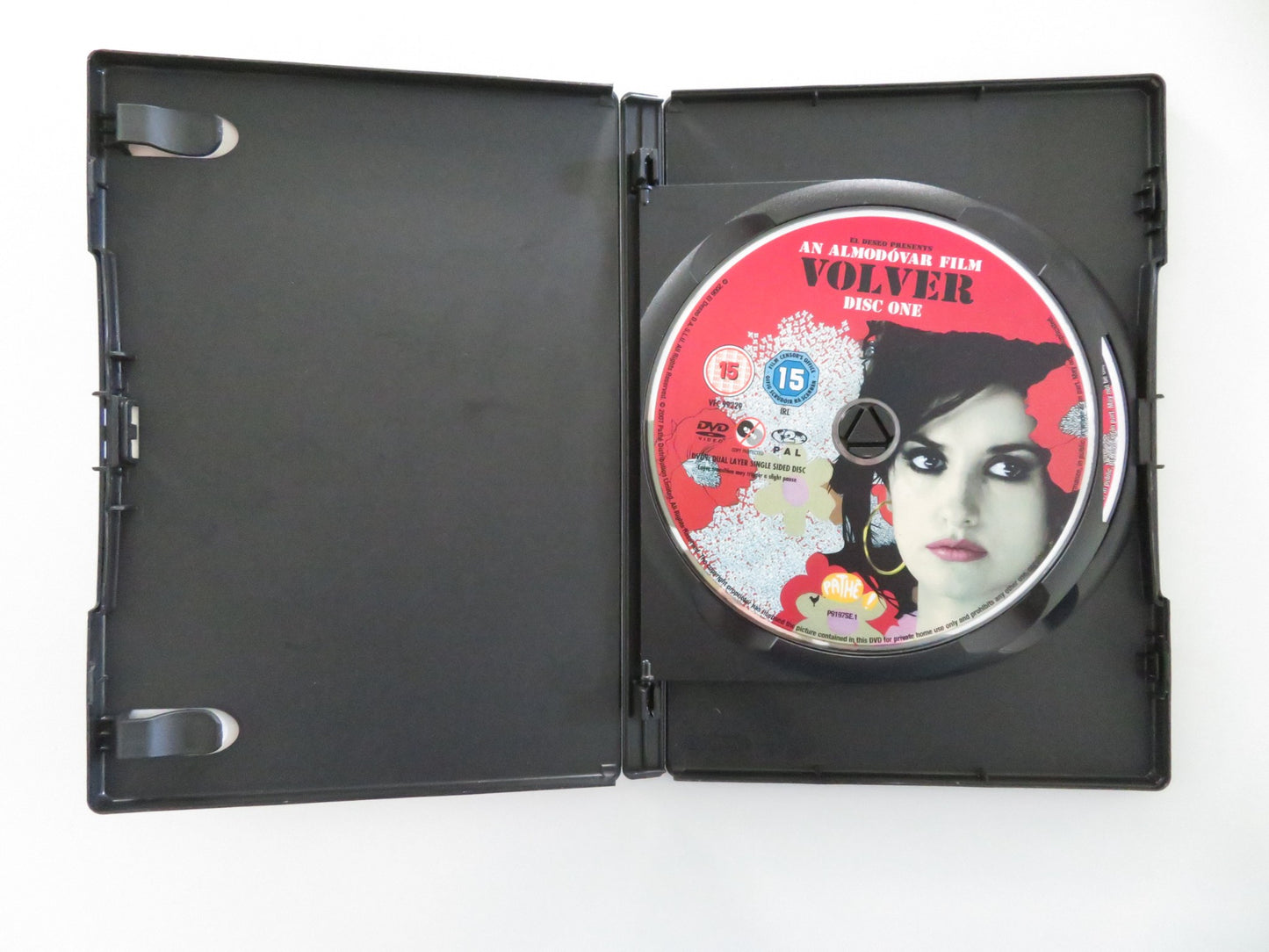 VOLVER - TWO DISC EDITION (DVD) PENELOPE CRUZ CARMEN MAURA 2006 REGION 2 - Rendezvous Cinema