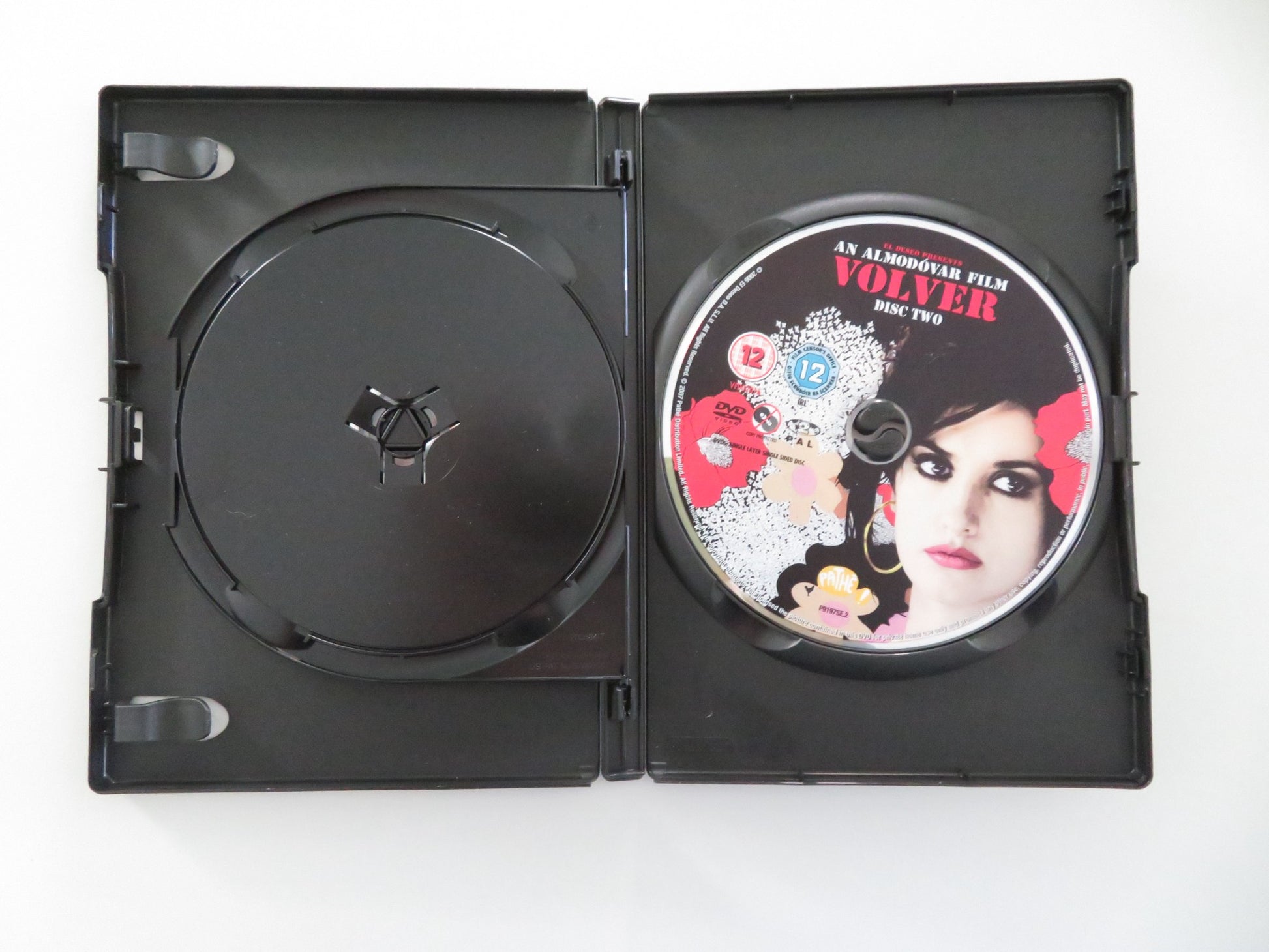 VOLVER - TWO DISC EDITION (DVD) PENELOPE CRUZ CARMEN MAURA 2006 REGION 2 - Rendezvous Cinema