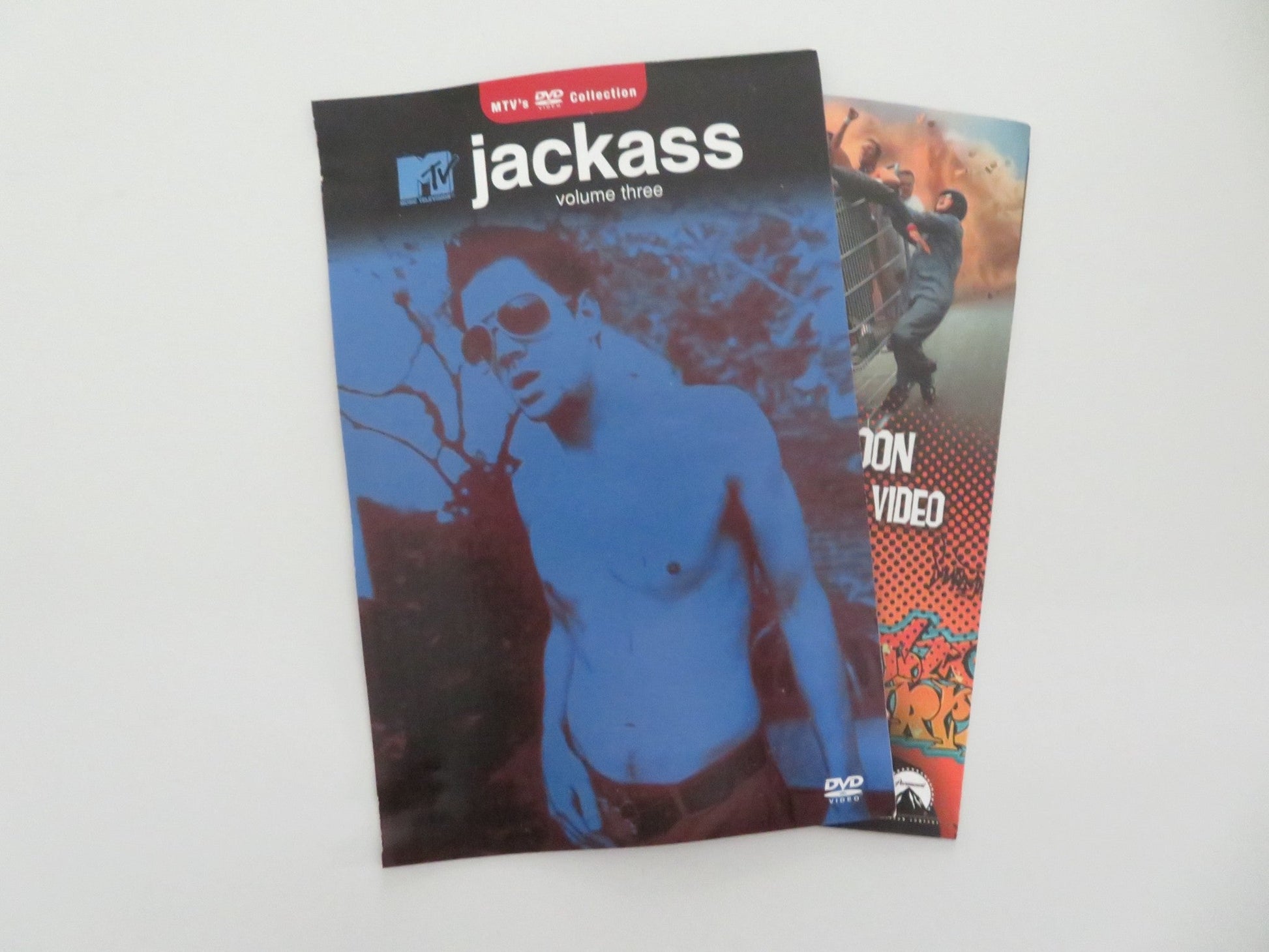 JACKASS: VOLUME 3 (DVD) JOHNNY KNOXVILLE BAM MARGERA 2002 REGION 2 - Rendezvous Cinema