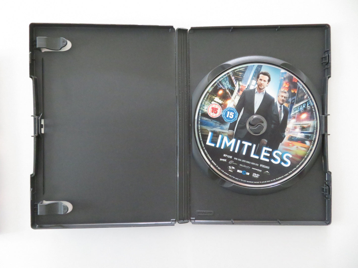 Limitless (DVD) Bradley Cooper Anna Friel Robert De Niro 2011 Region 2 Movie posters
