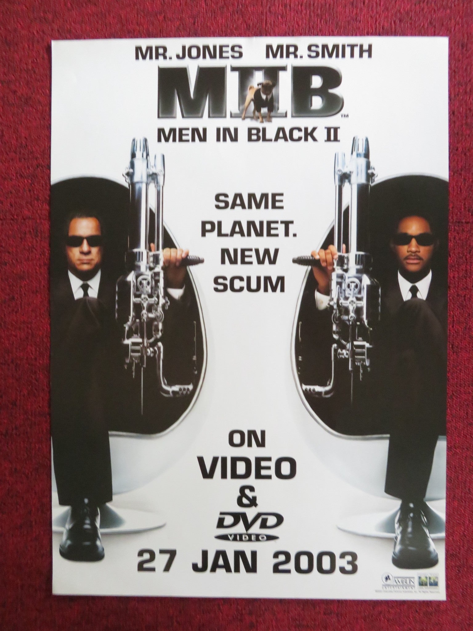MEN IN BLACK II VHS & DVD VIDEO POSTER WILL SMITH TOMMY LEE JONES 2003 Rendezvous Cinema Movie posters