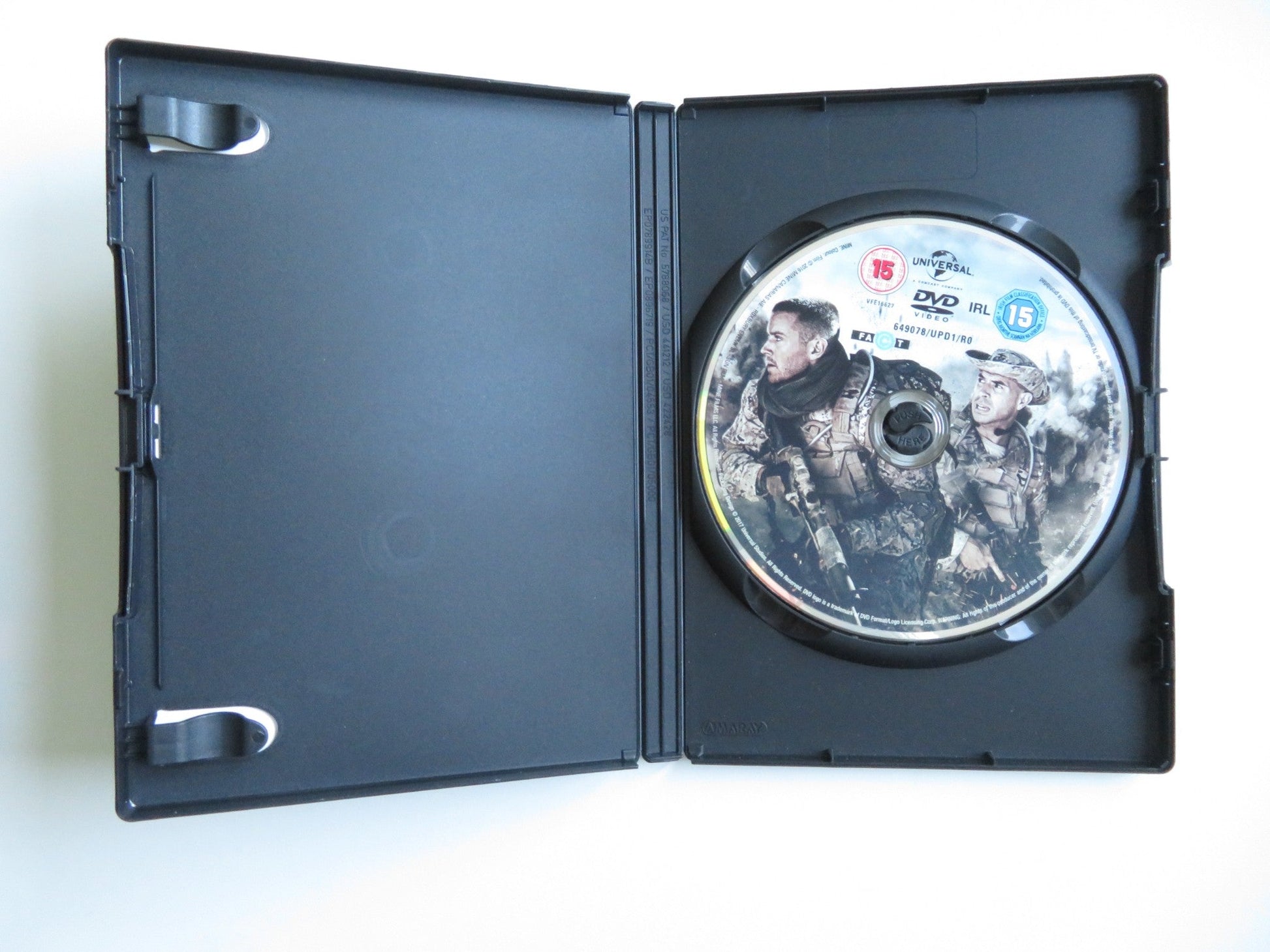 MINE (DVD) ARMIE HAMMER ANNABELE WALLIS 2016 REGION 2, 4 - Rendezvous Cinema