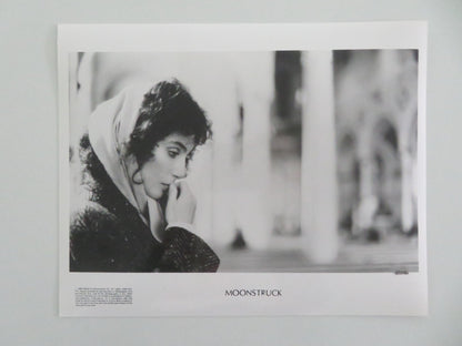 MOONSTRUCK - A MOVIE STILL PHOTO CHER NICOLAS CAGE 1986 Movie posters