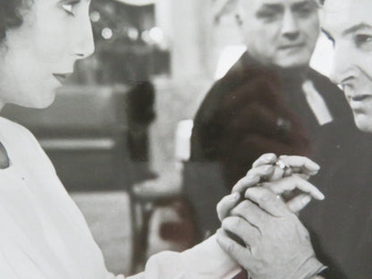 MOONSTRUCK - B MOVIE STILL PHOTO CHER DANNY AIELLO 1987 Movie posters