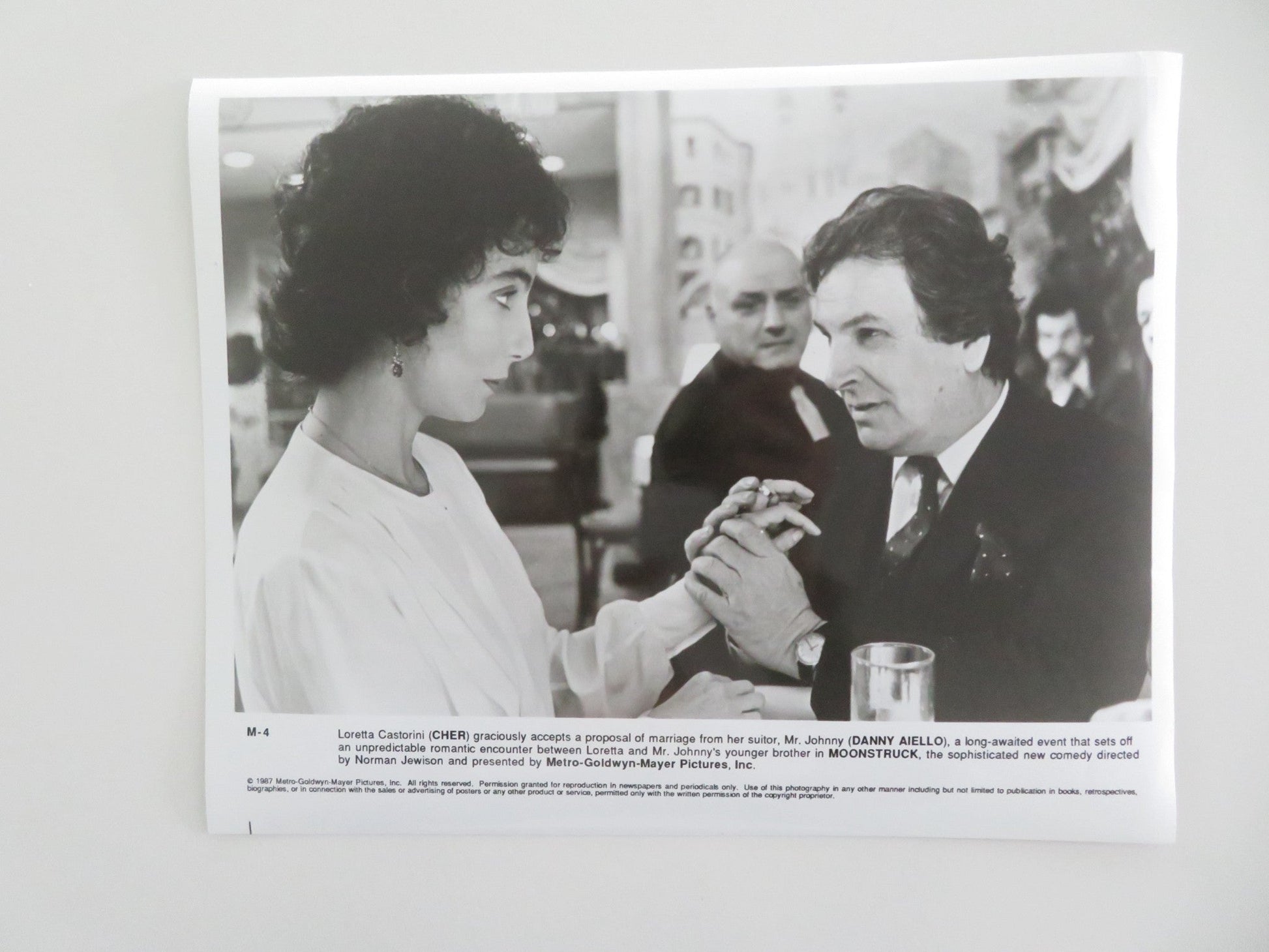 MOONSTRUCK - B MOVIE STILL PHOTO CHER DANNY AIELLO 1987 Movie posters