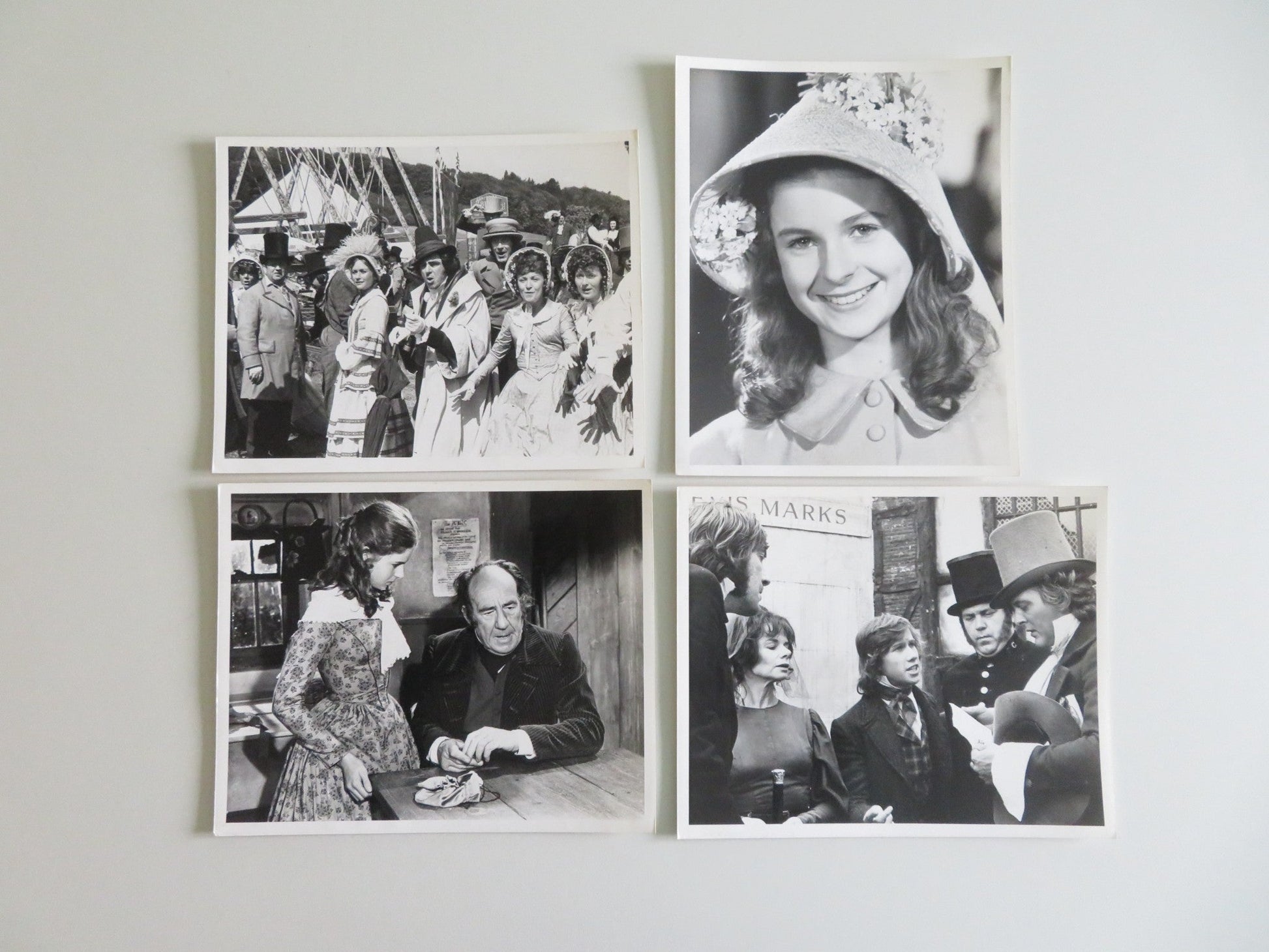 MR. QUILP MOVIE STILL PHOTO LOT OF 4 ANTHONY NEWLEY JILL BENNETT 1975 - Rendezvous Cinema