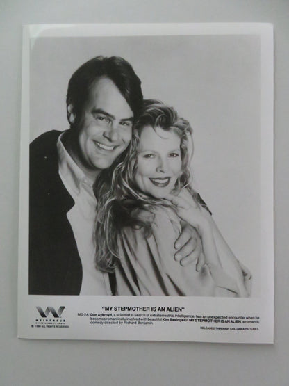 My Stepmother Is An Alien - B MOVIE STILL PHOTO LOT OF 6 DAN AKYROYD 1988 Movie posters