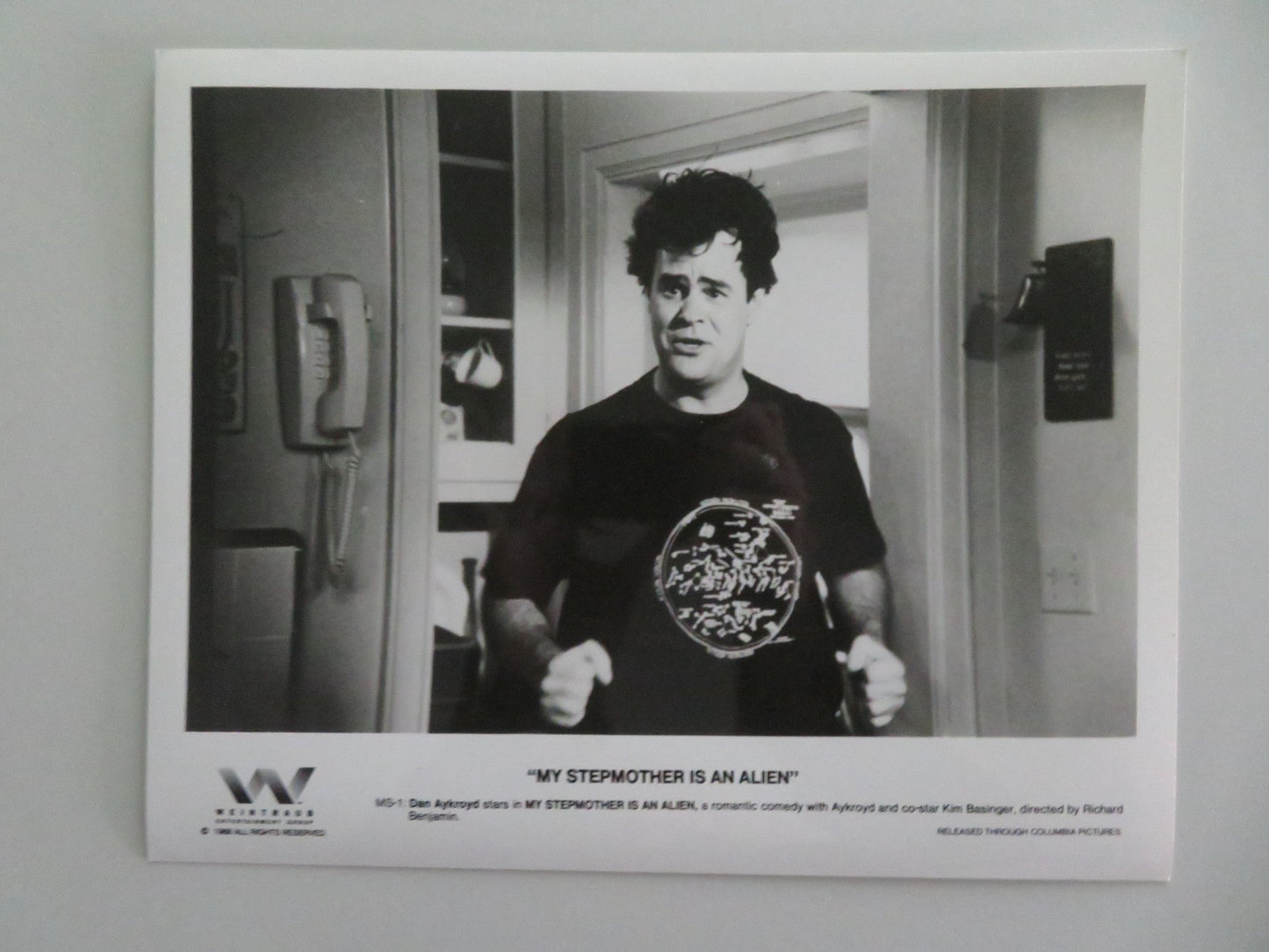 My Stepmother Is An Alien - B MOVIE STILL PHOTO LOT OF 6 DAN AKYROYD 1988 Movie posters