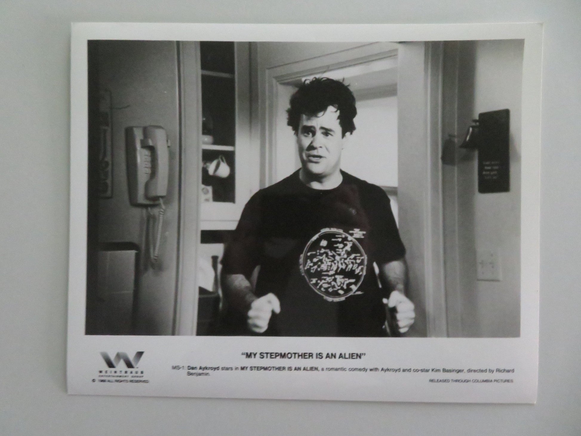 My Stepmother Is An Alien - B MOVIE STILL PHOTO LOT OF 6 DAN AKYROYD 1988 Movie posters