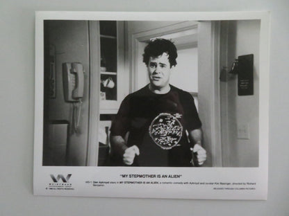 My Stepmother Is An Alien - B MOVIE STILL PHOTO LOT OF 6 DAN AKYROYD 1988 Movie posters