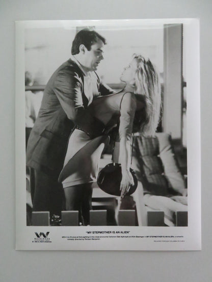 My Stepmother Is An Alien - B MOVIE STILL PHOTO LOT OF 6 DAN AKYROYD 1988 Movie posters