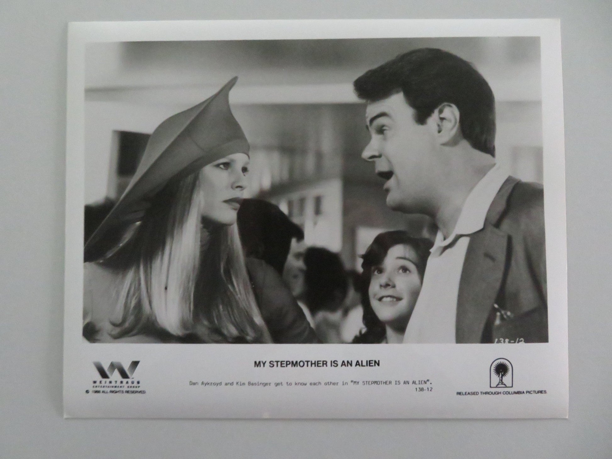 My Stepmother Is An Alien - B MOVIE STILL PHOTO LOT OF 6 DAN AKYROYD 1988 Movie posters