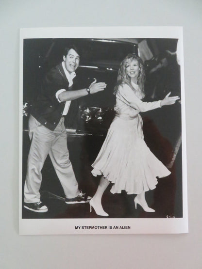 MY STEPMOTHER IS AN ALIEN MOVIE STILL PHOTO LOT OF 5 DAN AYKROYD BASINGER 1988 Movie posters