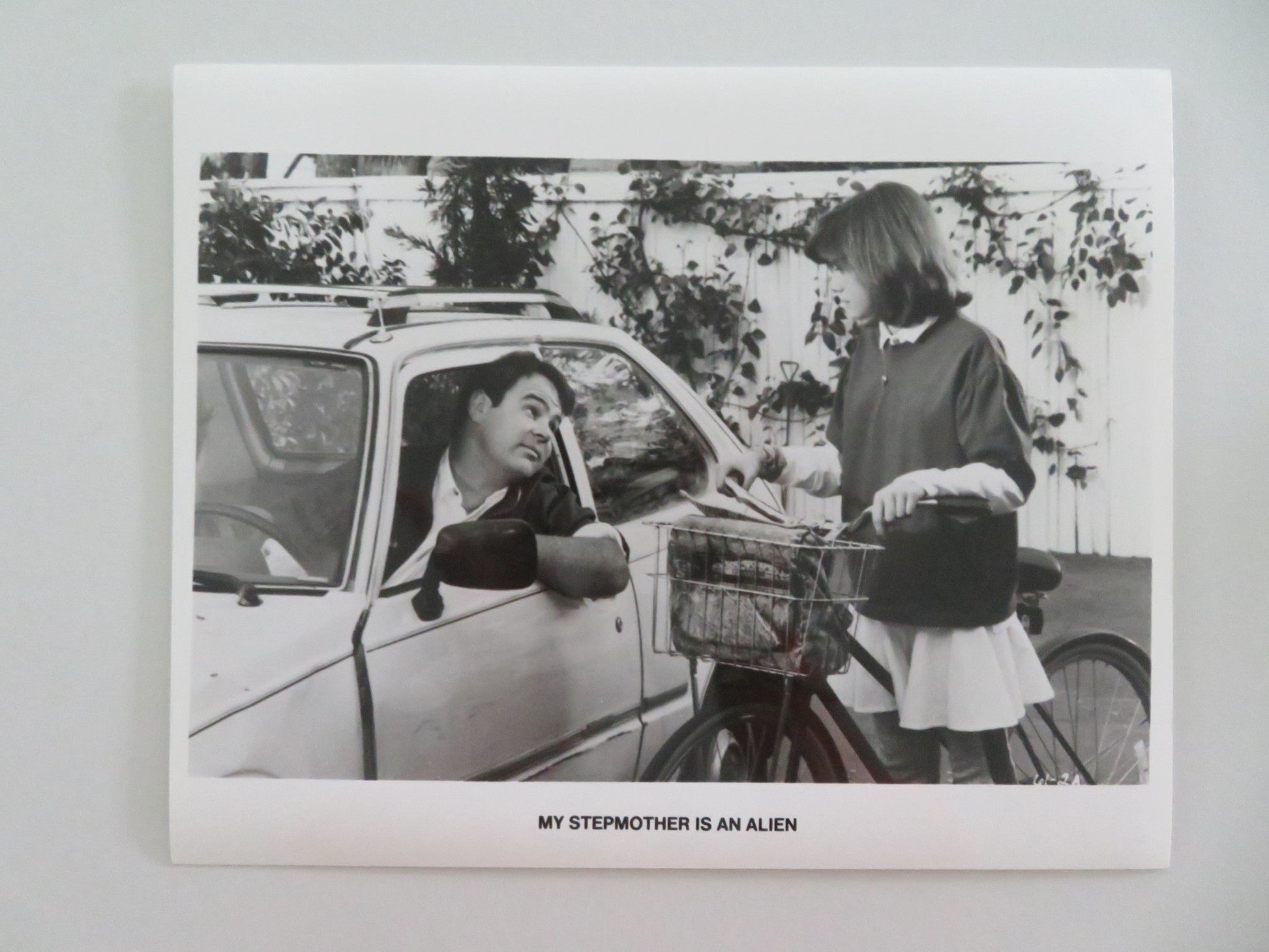 MY STEPMOTHER IS AN ALIEN MOVIE STILL PHOTO LOT OF 5 DAN AYKROYD BASINGER 1988 Movie posters