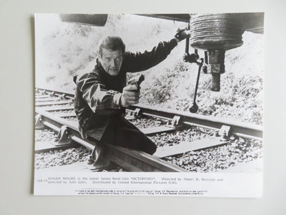 OCTOPUSSY MOVIE STILL PHOTO LOT OF 2 007 JAMES BOND ROGER MOORE MAUD ADAMS 1983 - Rendezvous Cinema