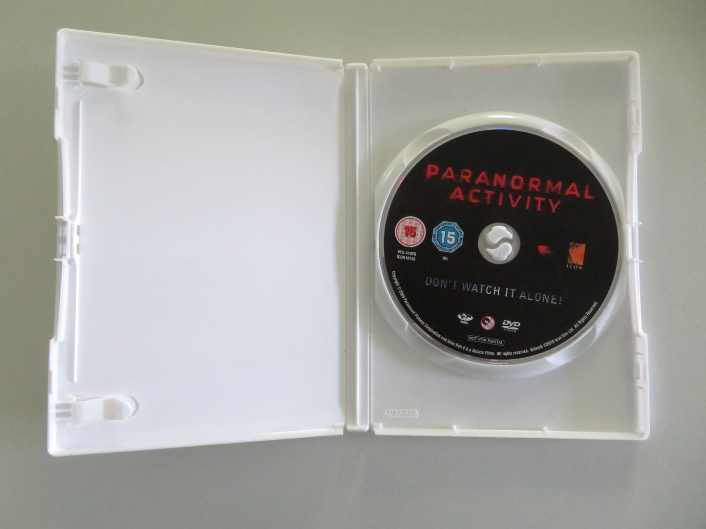 PARANORMAL ACTIVITY (DVD) KATIE FEATHERSTON MICAH SLOAT 2007 REGION 2 Movie posters