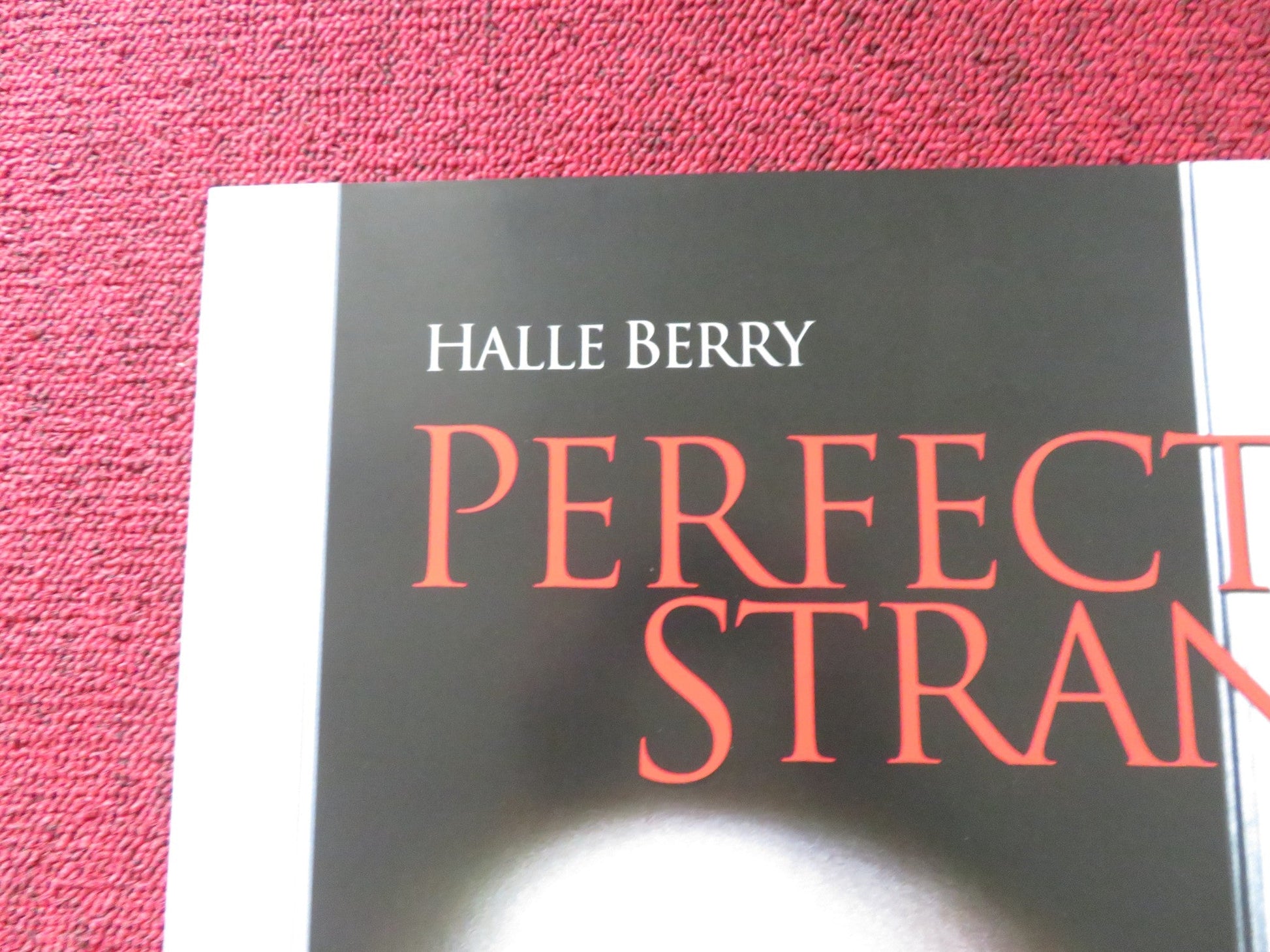 PERFECT STRANGER VHS VIDEO POSTER HALLE BERRY BRUCE WILLIS 2007 Rendezvous Cinema Movie posters