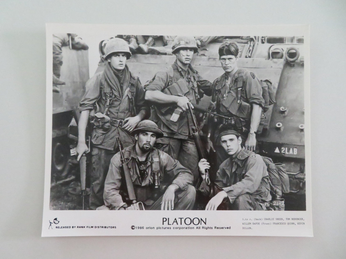 PLATOON MOVIE STILL PHOTO LOT OF 2 CHARLIE SHEEN WILLEM DAFOE 1986 Movie posters