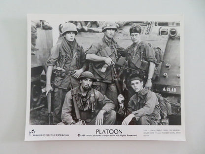PLATOON MOVIE STILL PHOTO LOT OF 2 CHARLIE SHEEN WILLEM DAFOE 1986 Movie posters