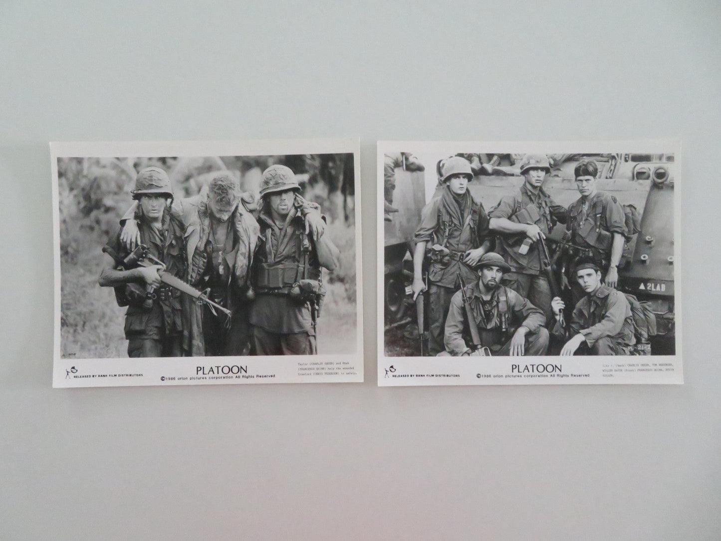 PLATOON MOVIE STILL PHOTO LOT OF 2 CHARLIE SHEEN WILLEM DAFOE 1986 Movie posters