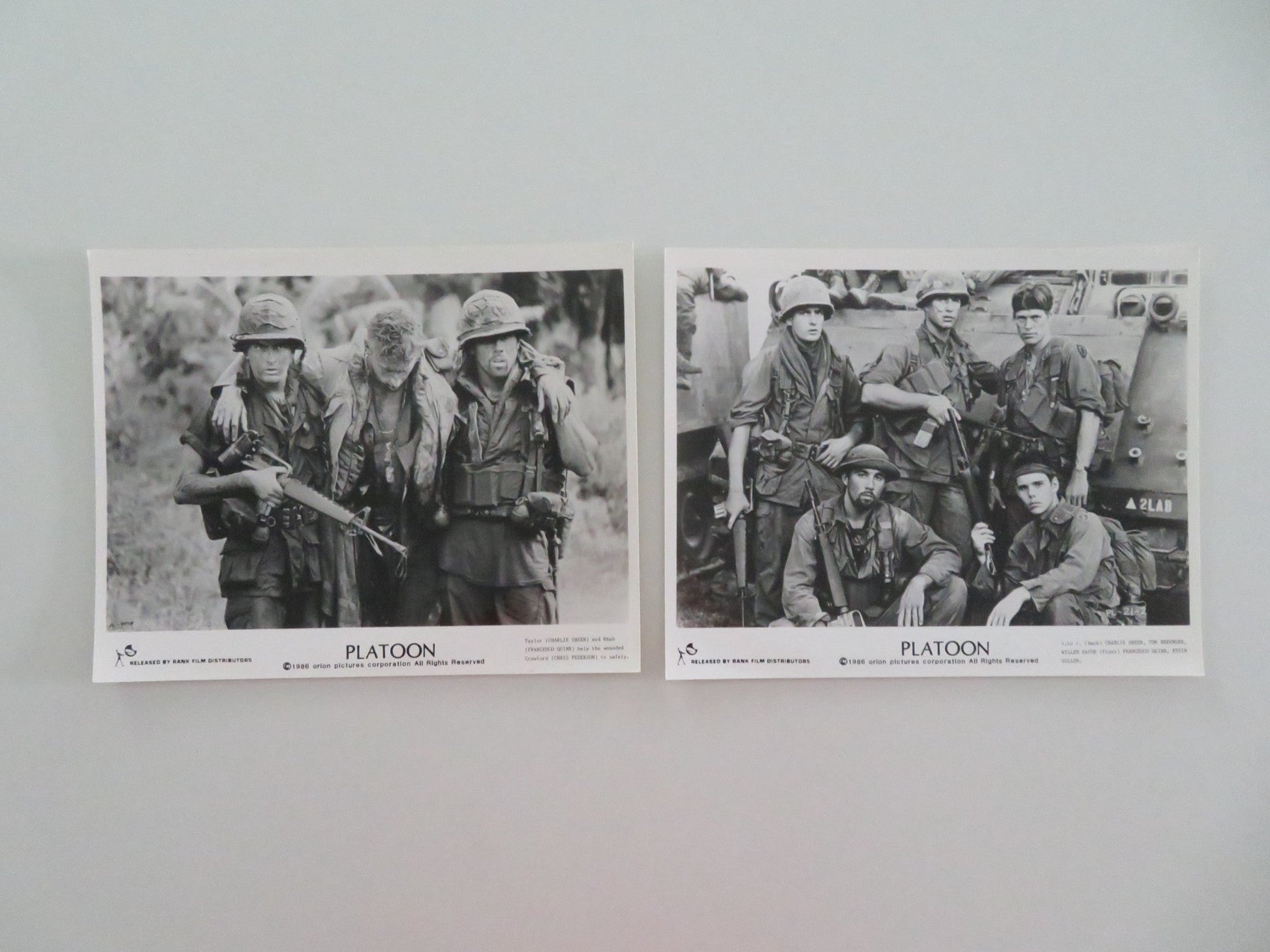 PLATOON MOVIE STILL PHOTO LOT OF 2 CHARLIE SHEEN WILLEM DAFOE 1986 Movie posters