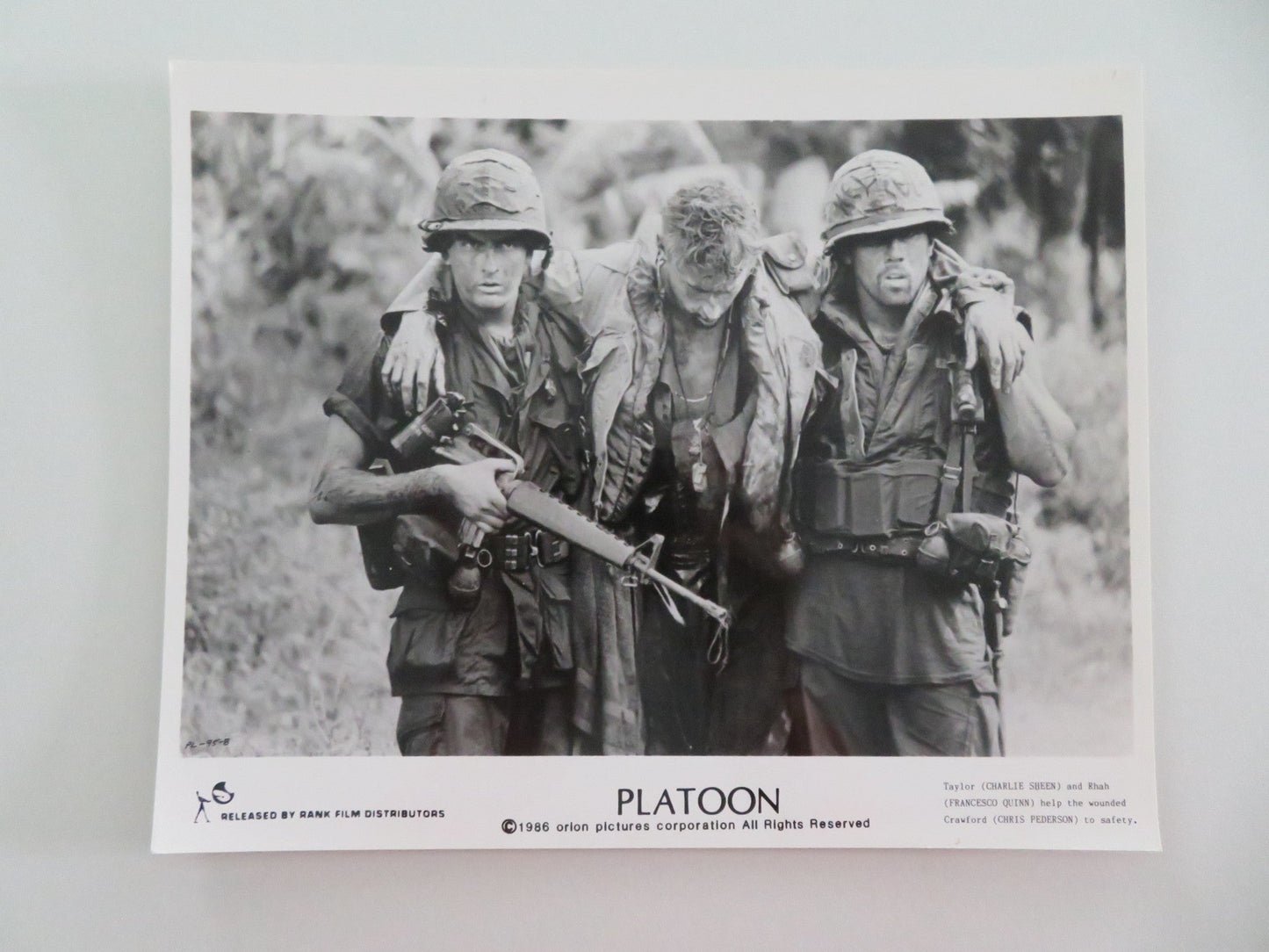PLATOON MOVIE STILL PHOTO LOT OF 2 CHARLIE SHEEN WILLEM DAFOE 1986 Movie posters