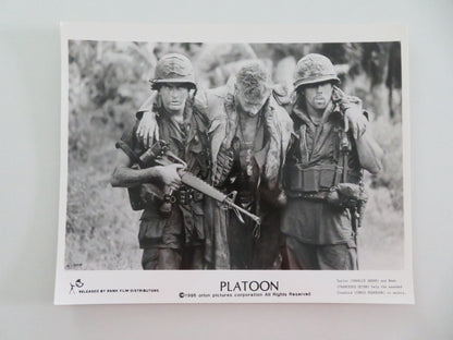 PLATOON MOVIE STILL PHOTO LOT OF 2 CHARLIE SHEEN WILLEM DAFOE 1986 Movie posters