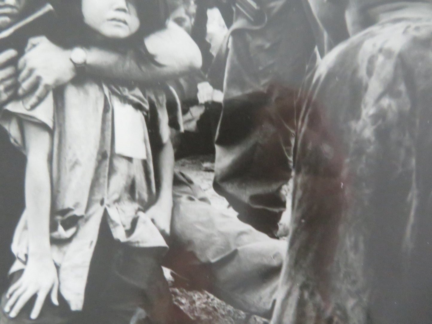 PLATOON MOVIE STILL PHOTO TOM BERENGER LI THI VAN 1986 Movie posters