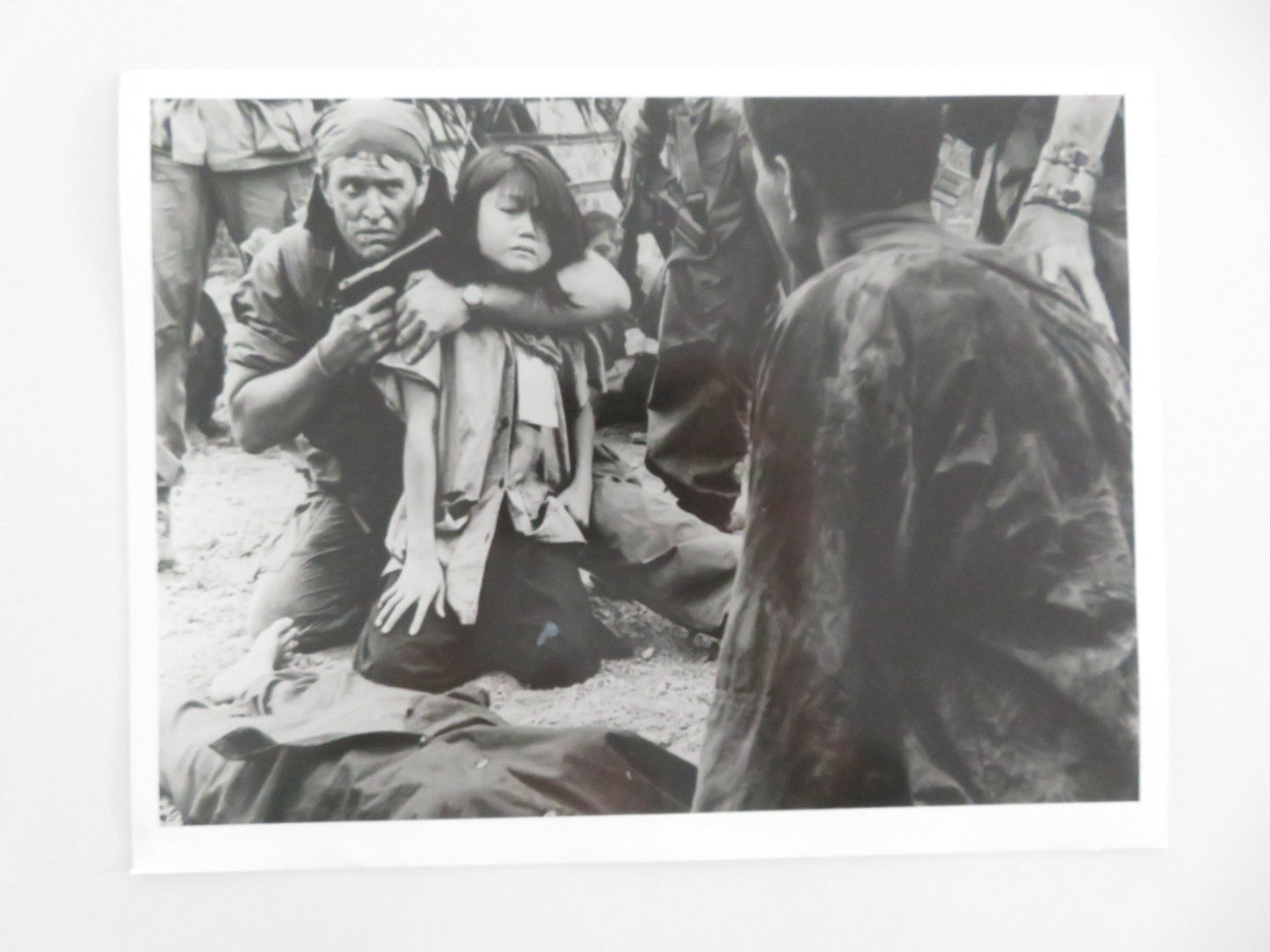 PLATOON MOVIE STILL PHOTO TOM BERENGER LI THI VAN 1986 Movie posters