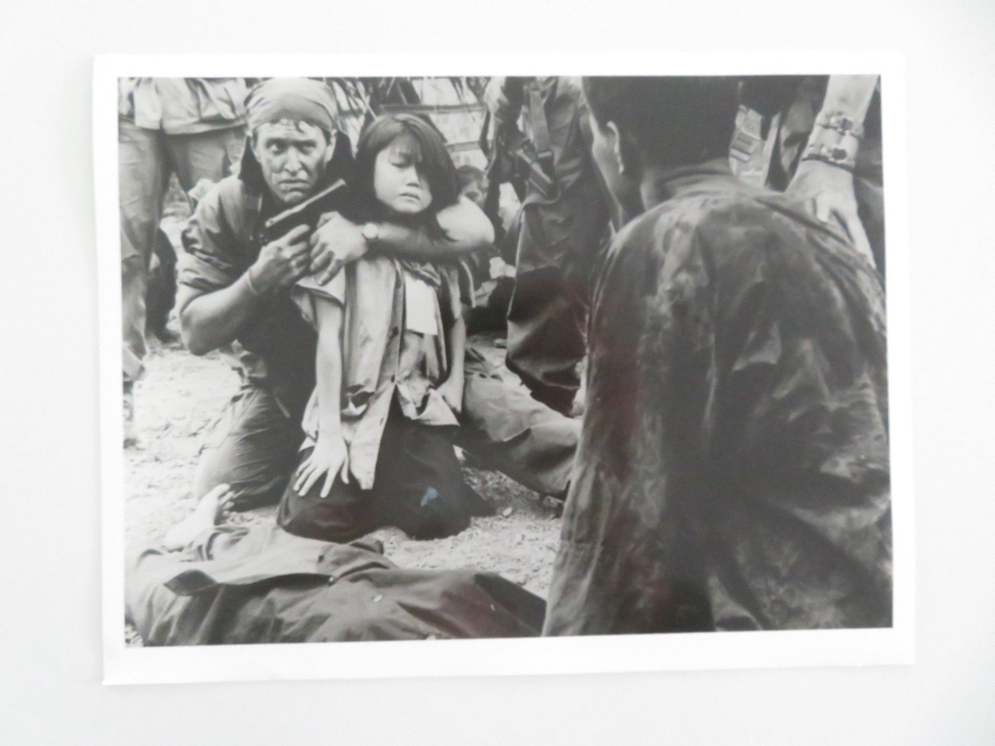 PLATOON MOVIE STILL PHOTO TOM BERENGER LI THI VAN 1986 Movie posters