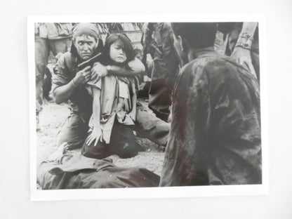 PLATOON MOVIE STILL PHOTO TOM BERENGER LI THI VAN 1986 Movie posters