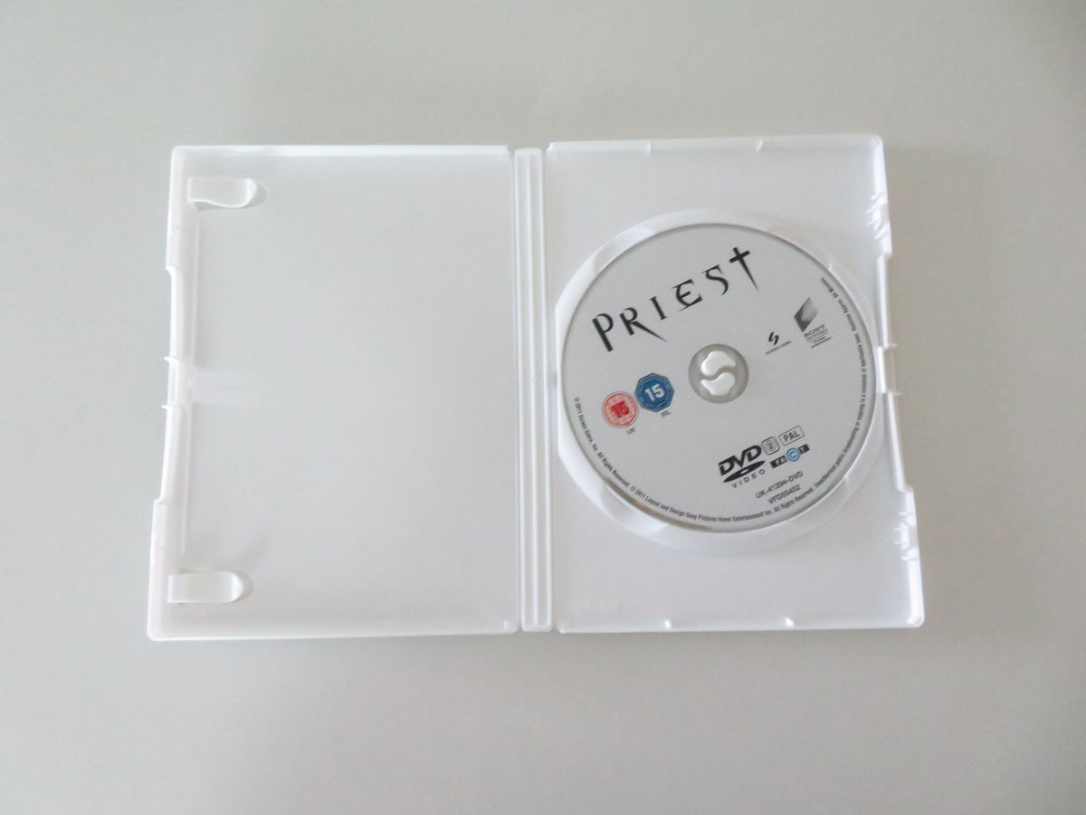 Priest (DVD) Paul Bettany Cam Gigandet 2011 Region 2 Movie posters